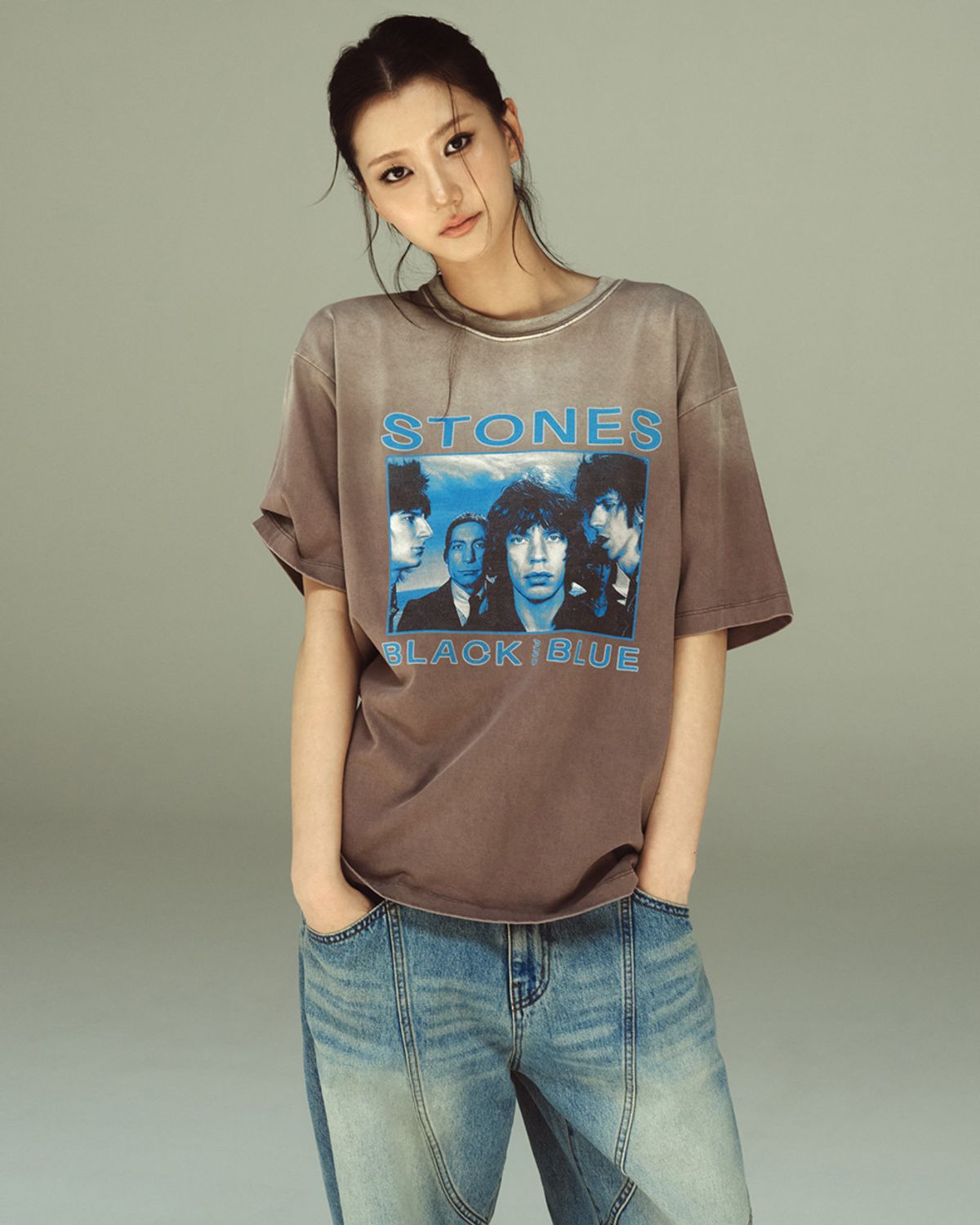 아크메드라비(ACME DE LA VIE) ROLLING STONES BLACK BLUE POSTER SHORT SLEEVE T-SHIRT