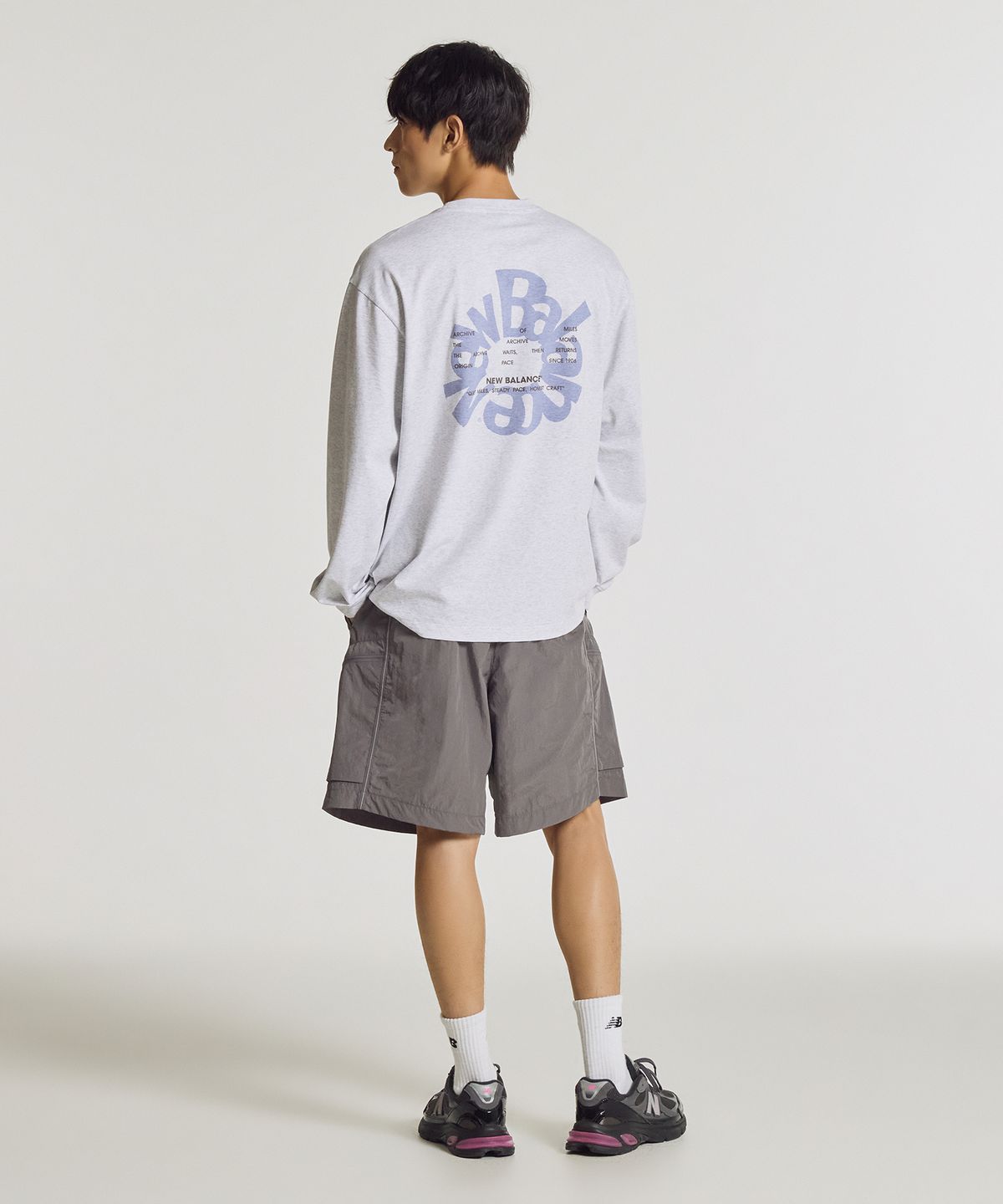 뉴발란스(NEW BALANCE) NBNDG31723 / UNI Archive Pace Circle 그래픽 긴팔티 (L/GRAY)