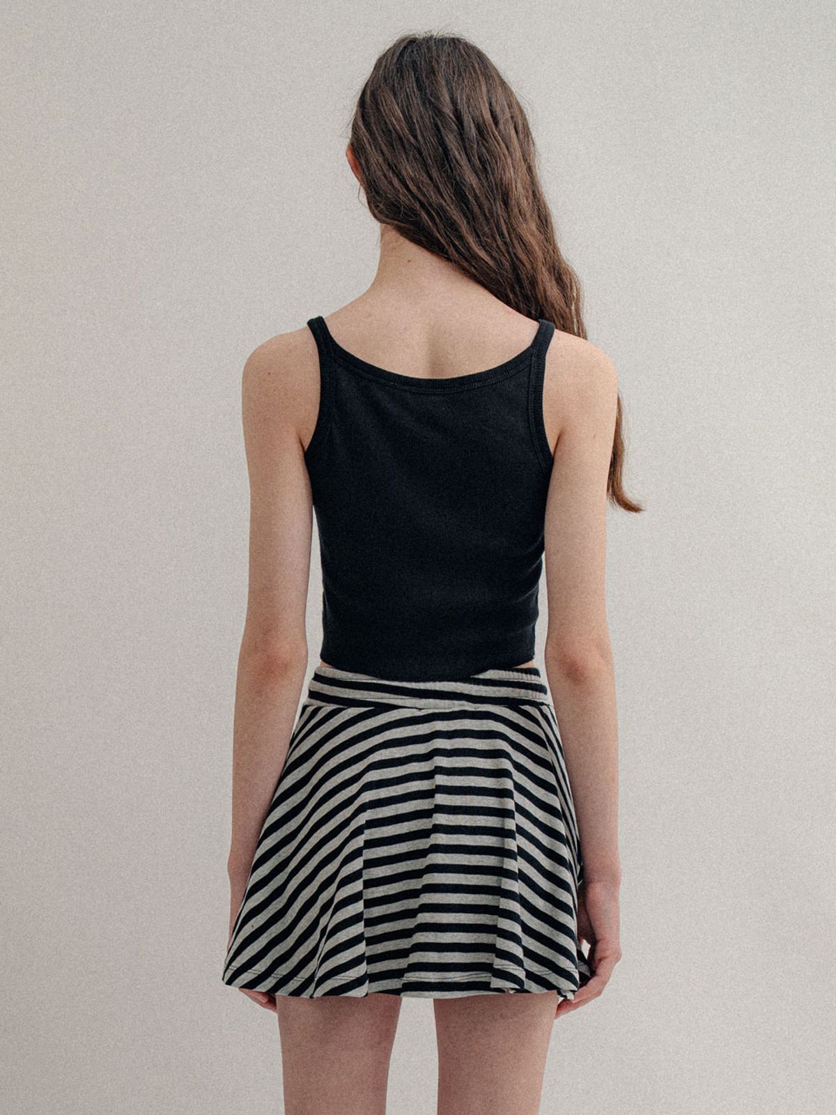 비수스(VISUS) Rib Crop Sleeveless_Black