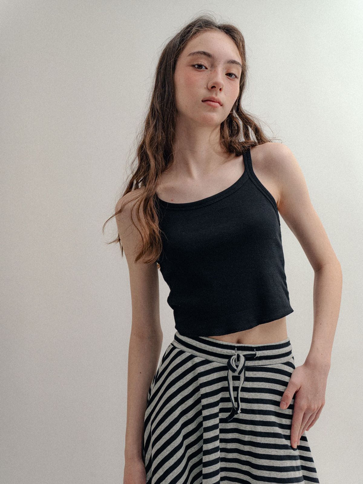 비수스(VISUS) Rib Crop Sleeveless_Black