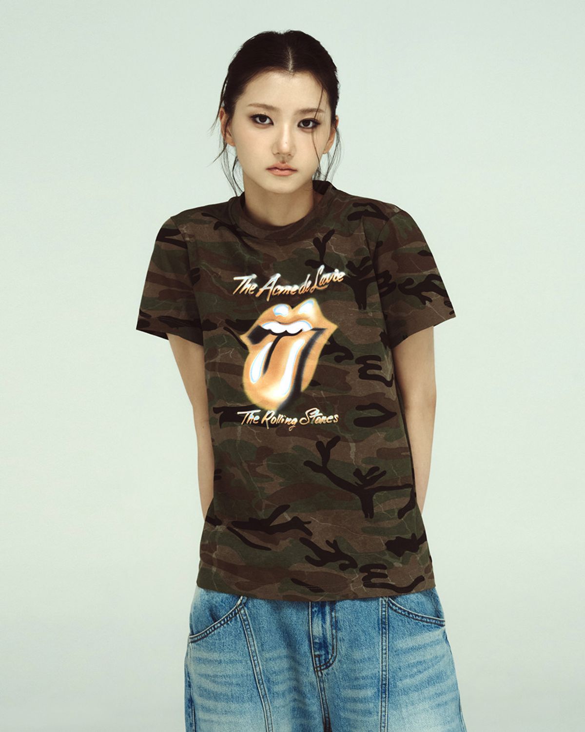 아크메드라비(ACME DE LA VIE) WOMAN ROLLING STONES CAMO BLUR SHORT SLEEVE T-SHIRT