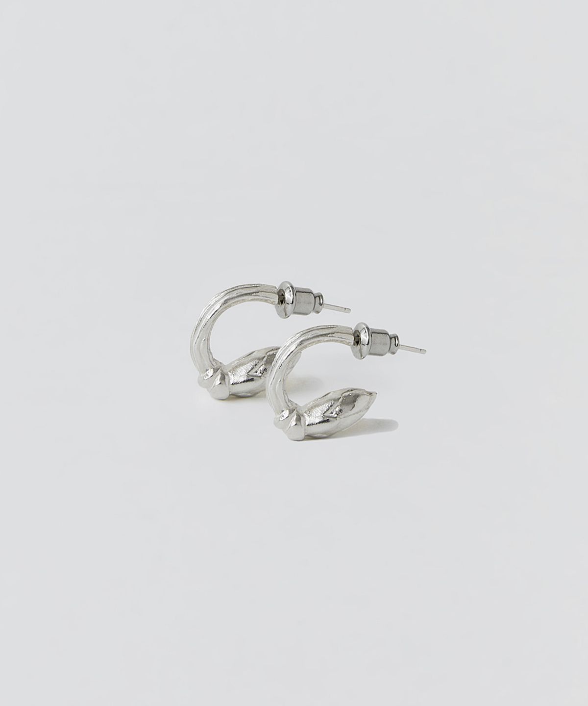 러프사이드 화이트라벨(ROUGH SIDE WHITE LABEL) Bud Earring Silver 925