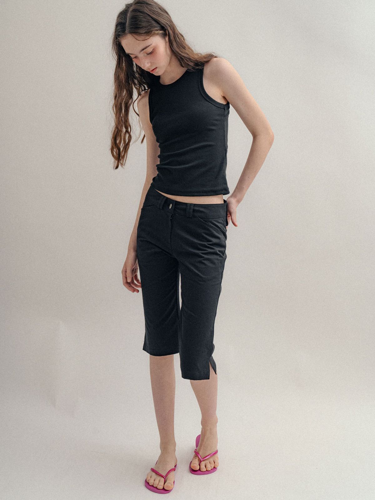 비수스(VISUS) Cotton Capri Pants_Black