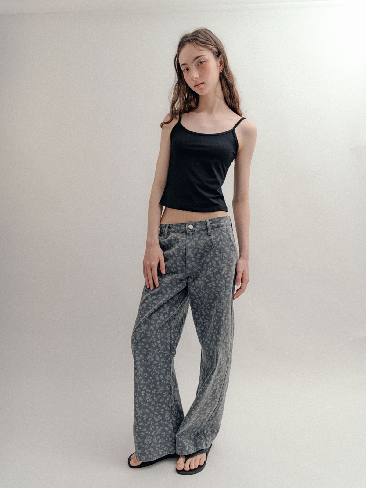비수스(VISUS) Flower Cotton Pants_Charcoal