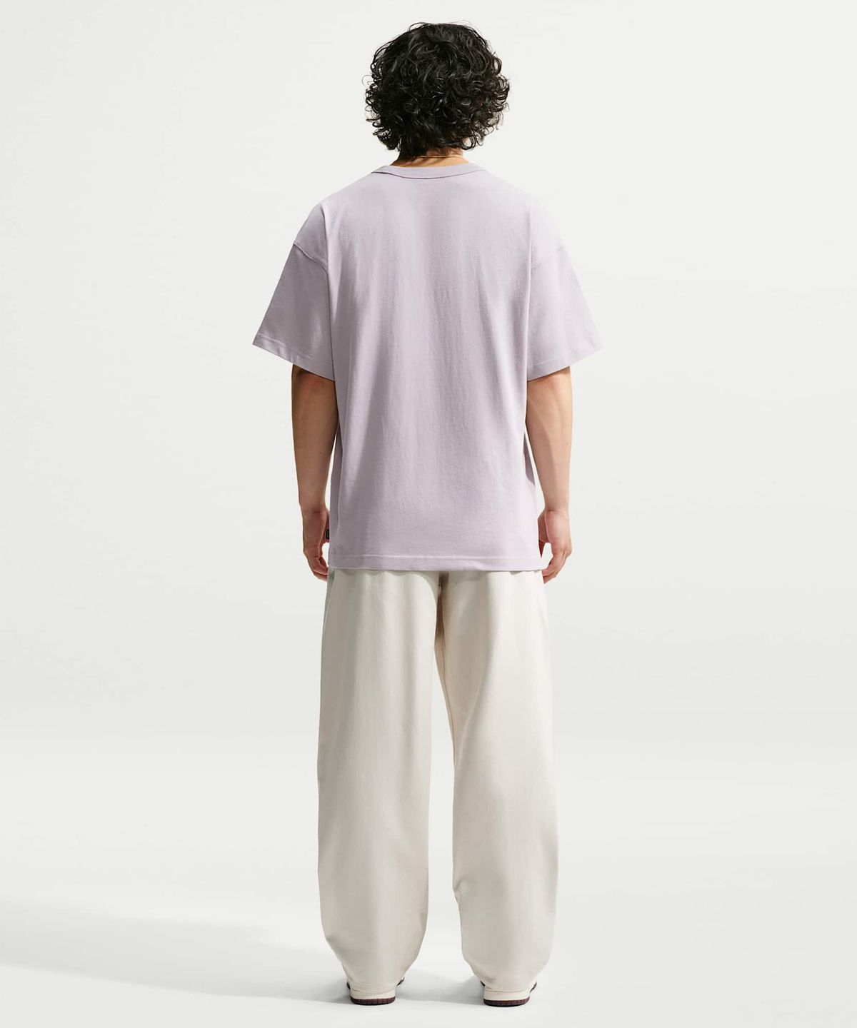 나이키(NIKE) 스포츠웨어 프리미엄 에센셜 오버사이즈 티셔츠 M - 실버 라일락 / IH1130-022