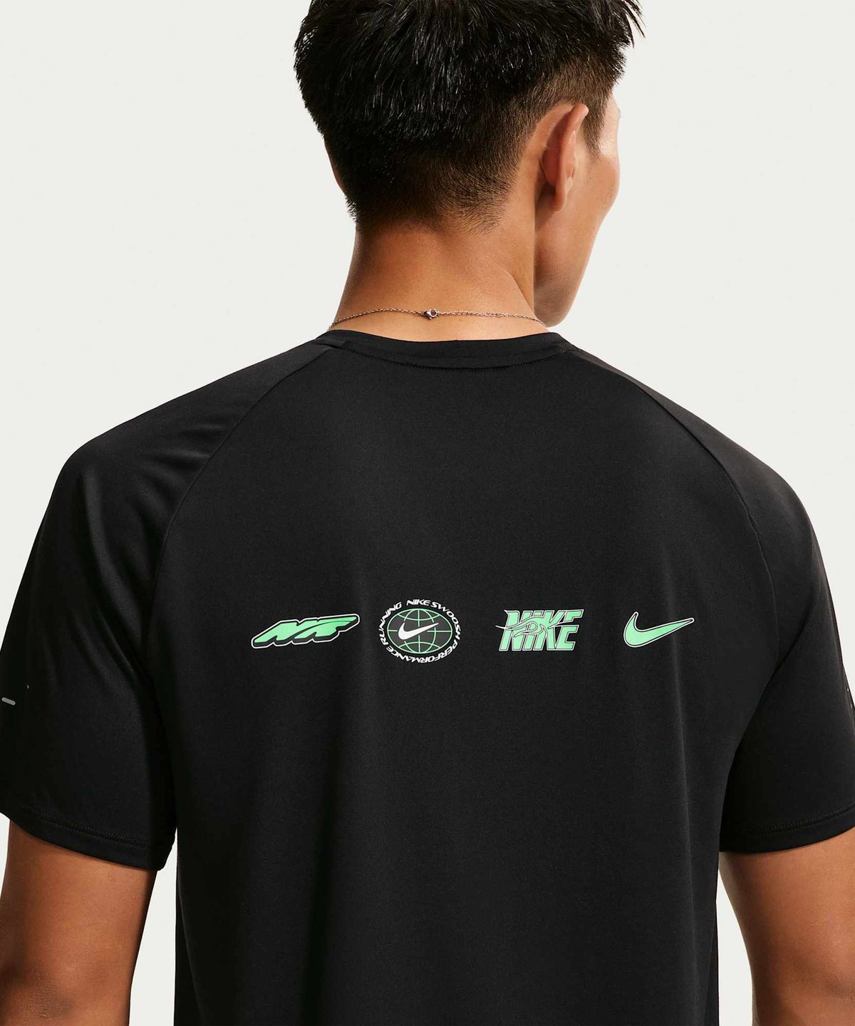 나이키(NIKE) 스트라이드 드라이 핏 ADV 반소매 러닝 탑 M - 블랙 / IO1418-010