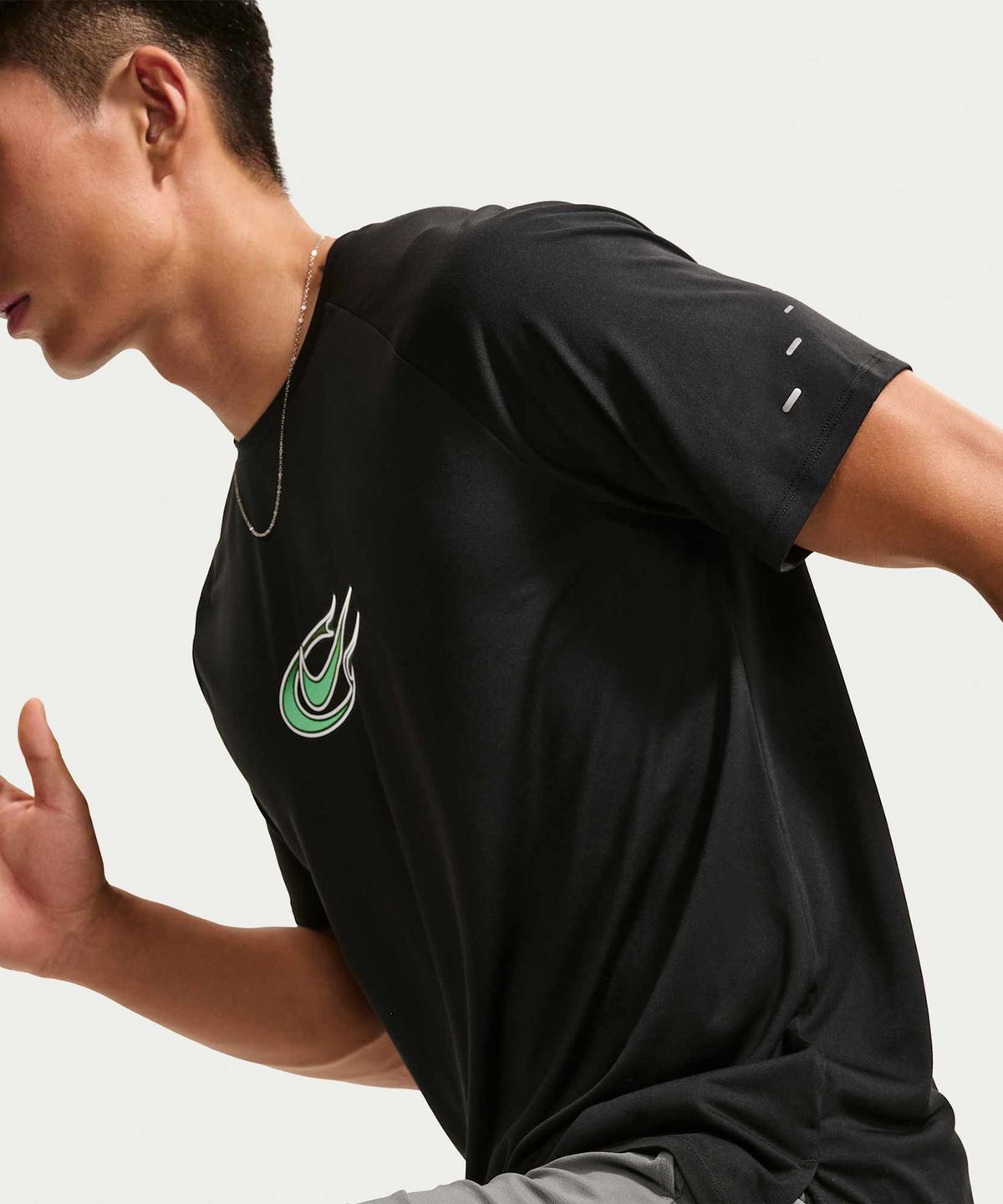 나이키(NIKE) 스트라이드 드라이 핏 ADV 반소매 러닝 탑 M - 블랙 / IO1418-010