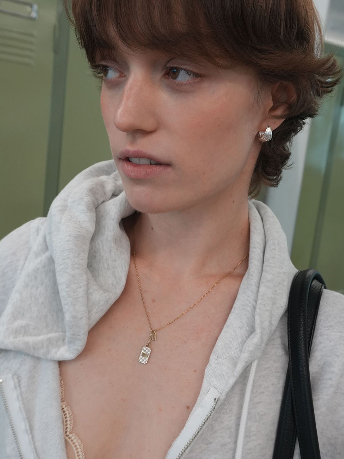 데누(DENU) Delicate Crystal Nameplate Necklace [Pave]