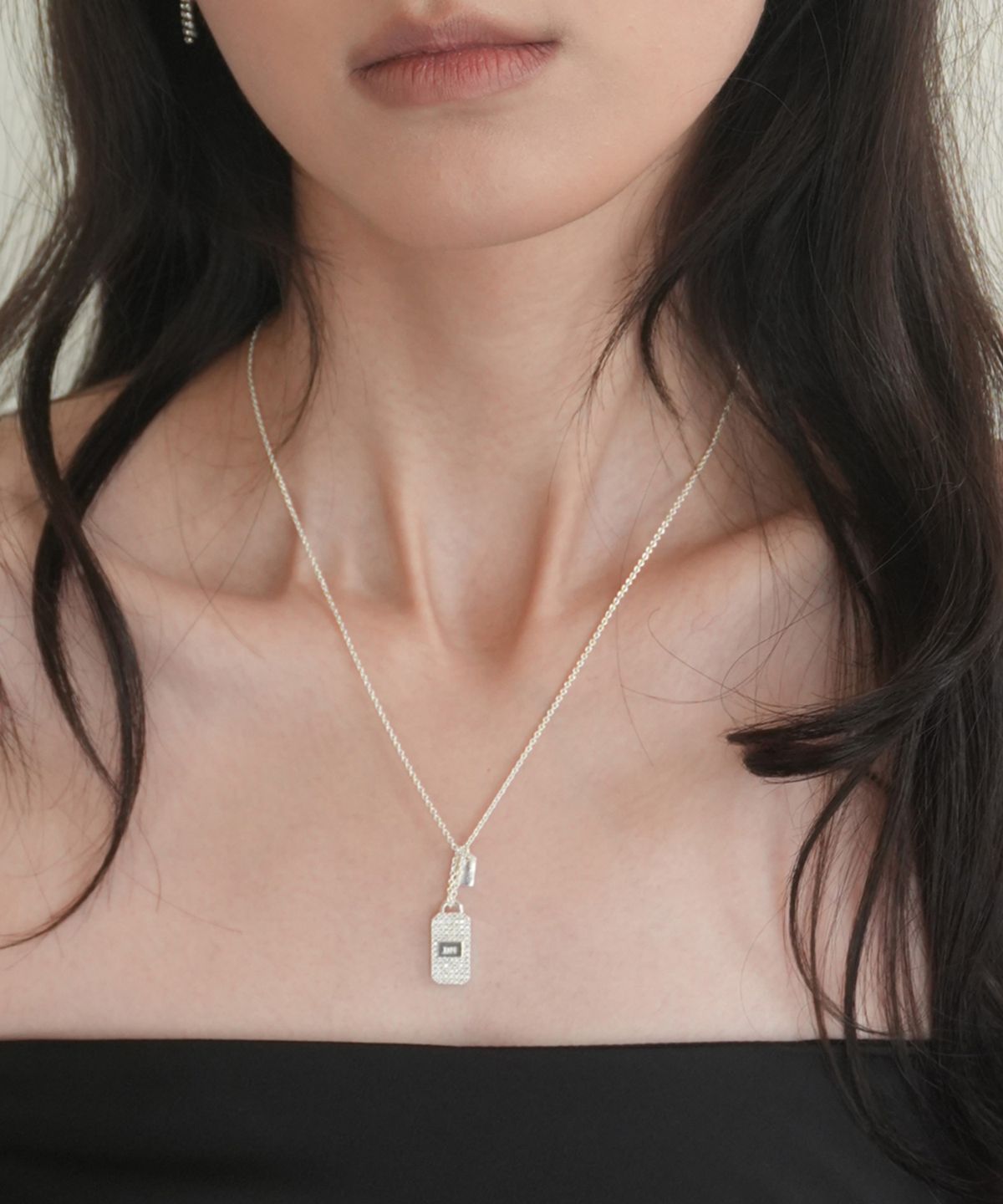 데누(DENU) Delicate Crystal Nameplate Necklace [Pave]
