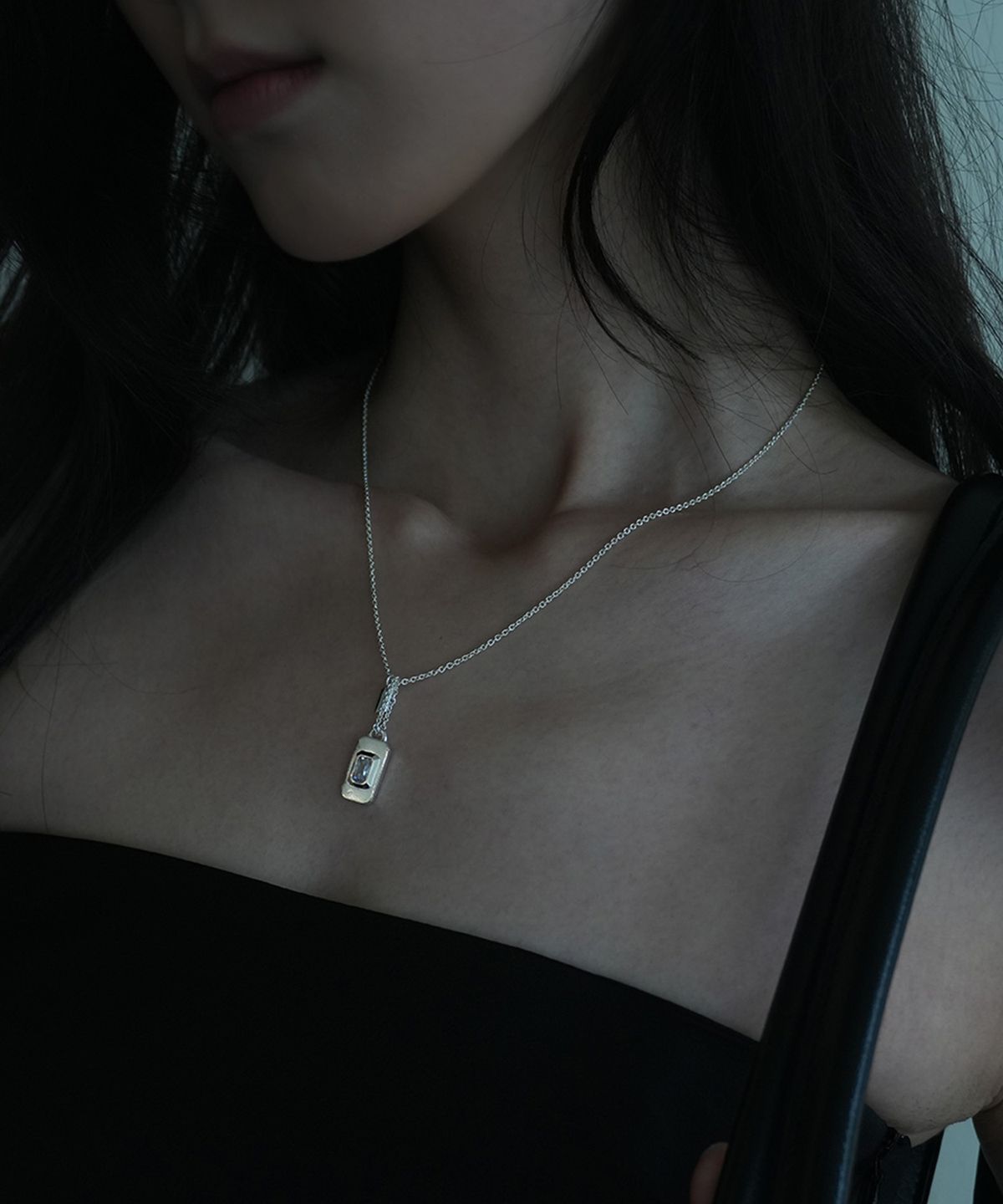 데누(DENU) Delicate Crystal Nameplate Necklace [Octagon]
