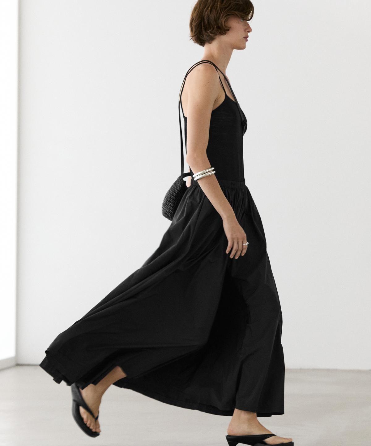 마시모두띠(MASSIMO DUTTI) 테크니컬 미디 스커트