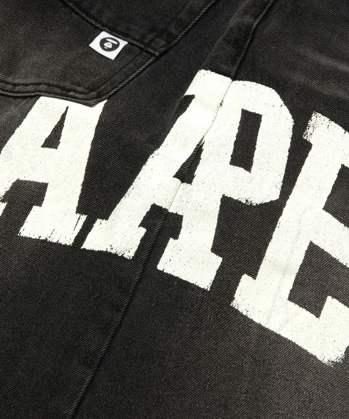 에이프(AAPE) AAPEUNVS 데님 쇼츠 블랙 / AAPSPMC690XXQBKX