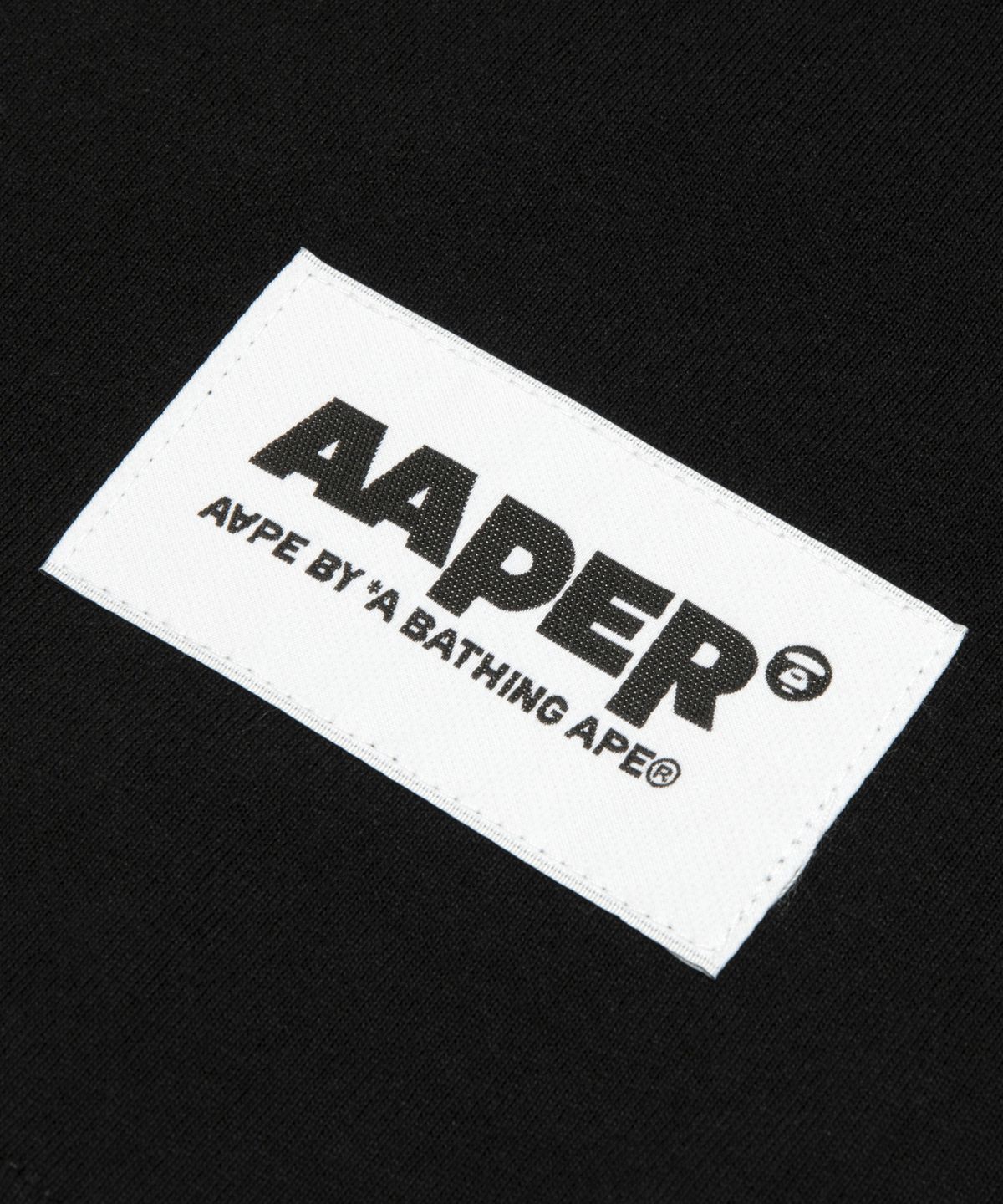 에이프(AAPE) AAPER 그래픽 티셔츠 블랙 / AAPTEM1831XXQBKX