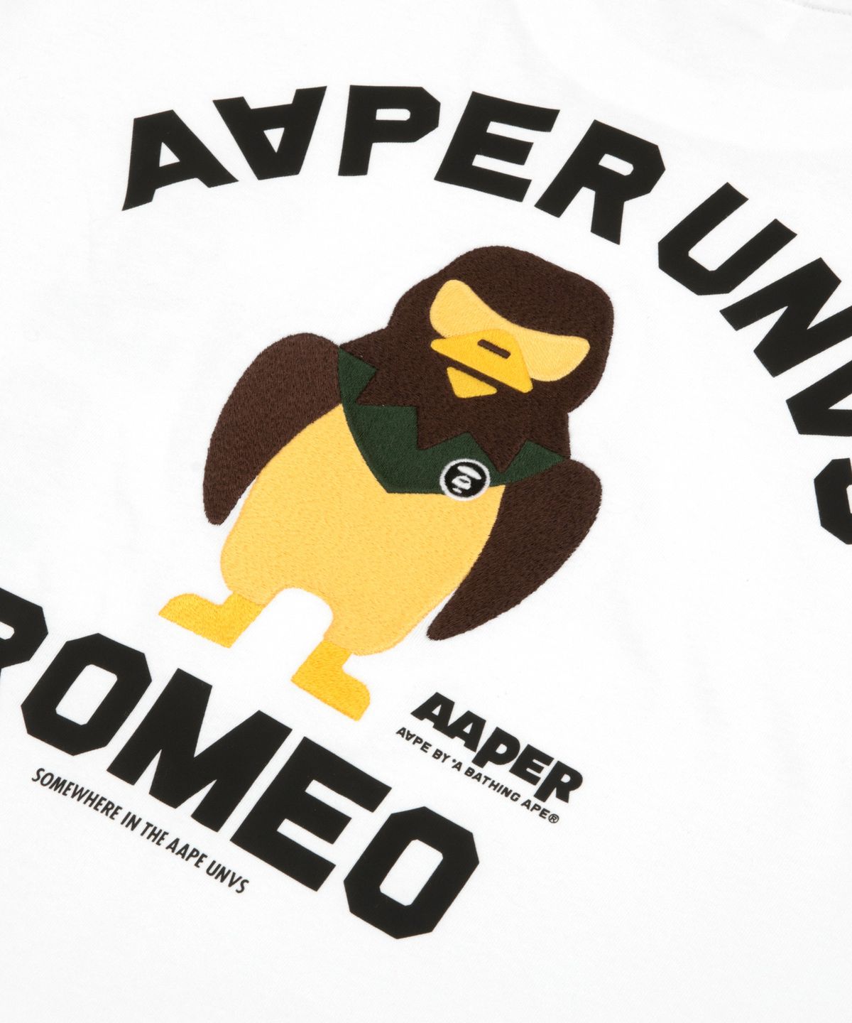 에이프(AAPE) AAPER 그래픽 티셔츠 화이트 / AAPTEM1831XXQWHX