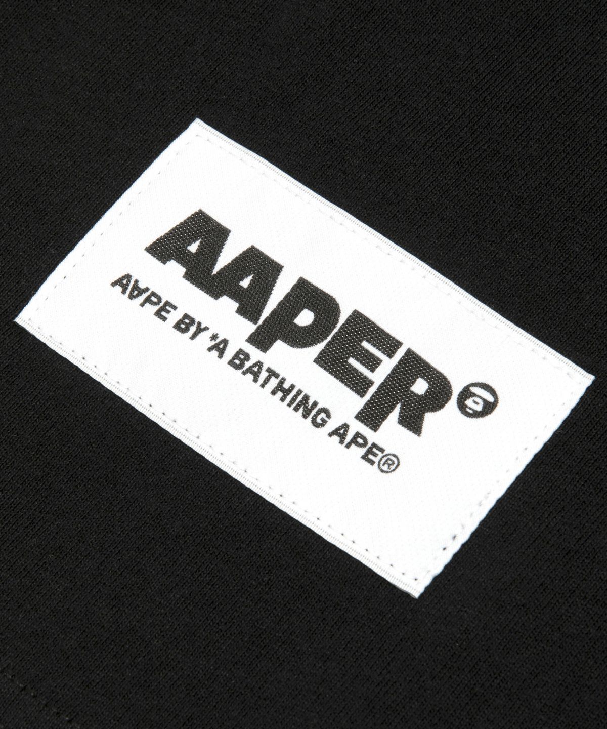 에이프(AAPE) AAPER 그래픽 티셔츠 블랙 / AAPTEM1827XXQBKX