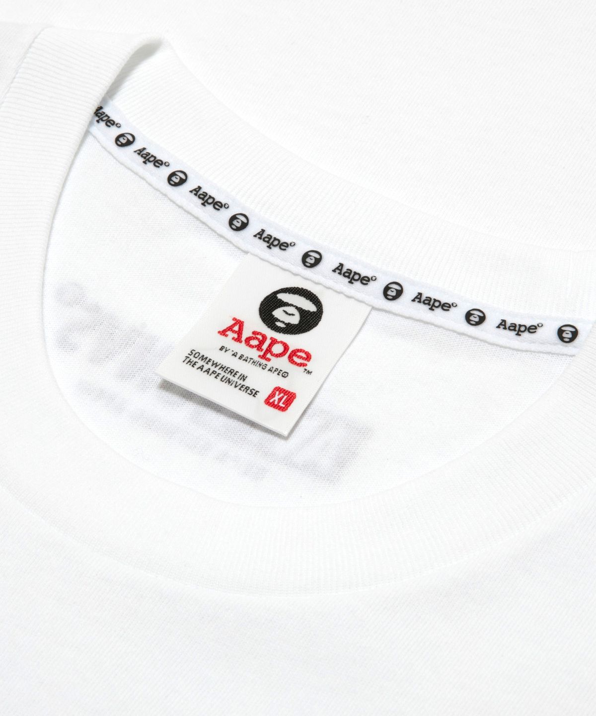 에이프(AAPE) AAPEUNVS 문페이스 티셔츠 화이트 / AAPTEM1836XXQWHX