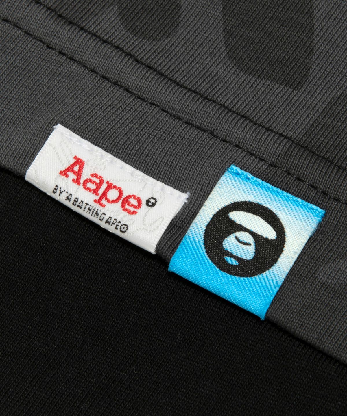에이프(AAPE) 문페이스 티셔츠 블랙 멀티 / AAPTEM1877XAQBKZ