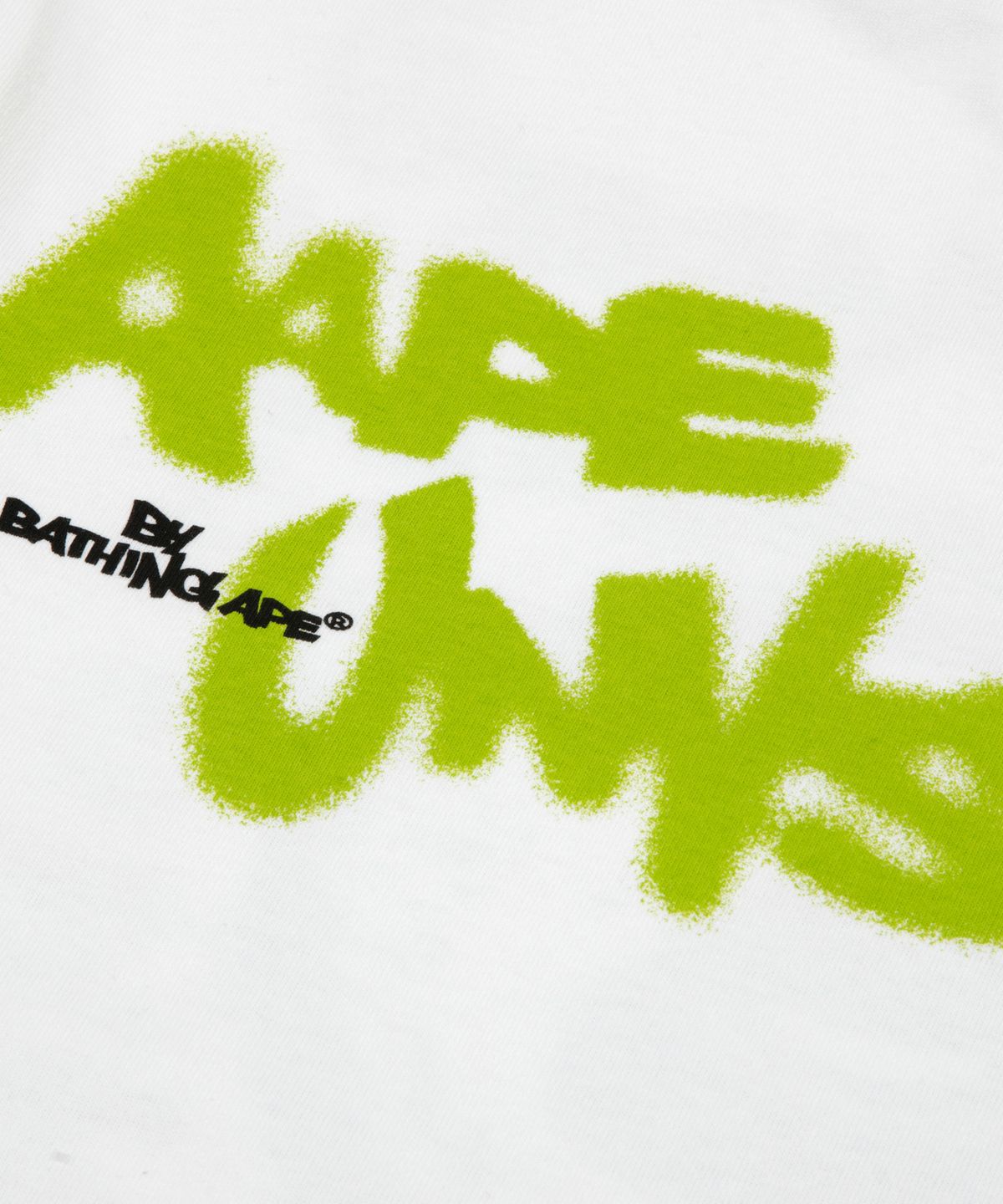 에이프(AAPE) AAPEUNVS 그래피티 프린트 티셔츠 화이트 / AAPTEM1887XXQWHX