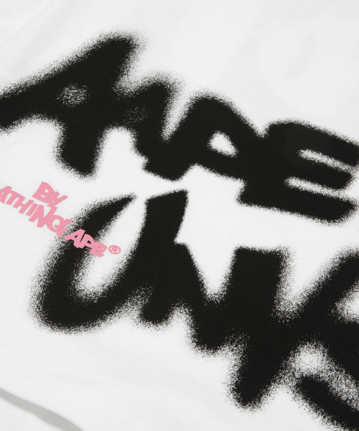 에이프(AAPE) AAPEUNVS 문페이스 그래픽 티셔츠 화이트 / AAPTEM1888XXQWHX