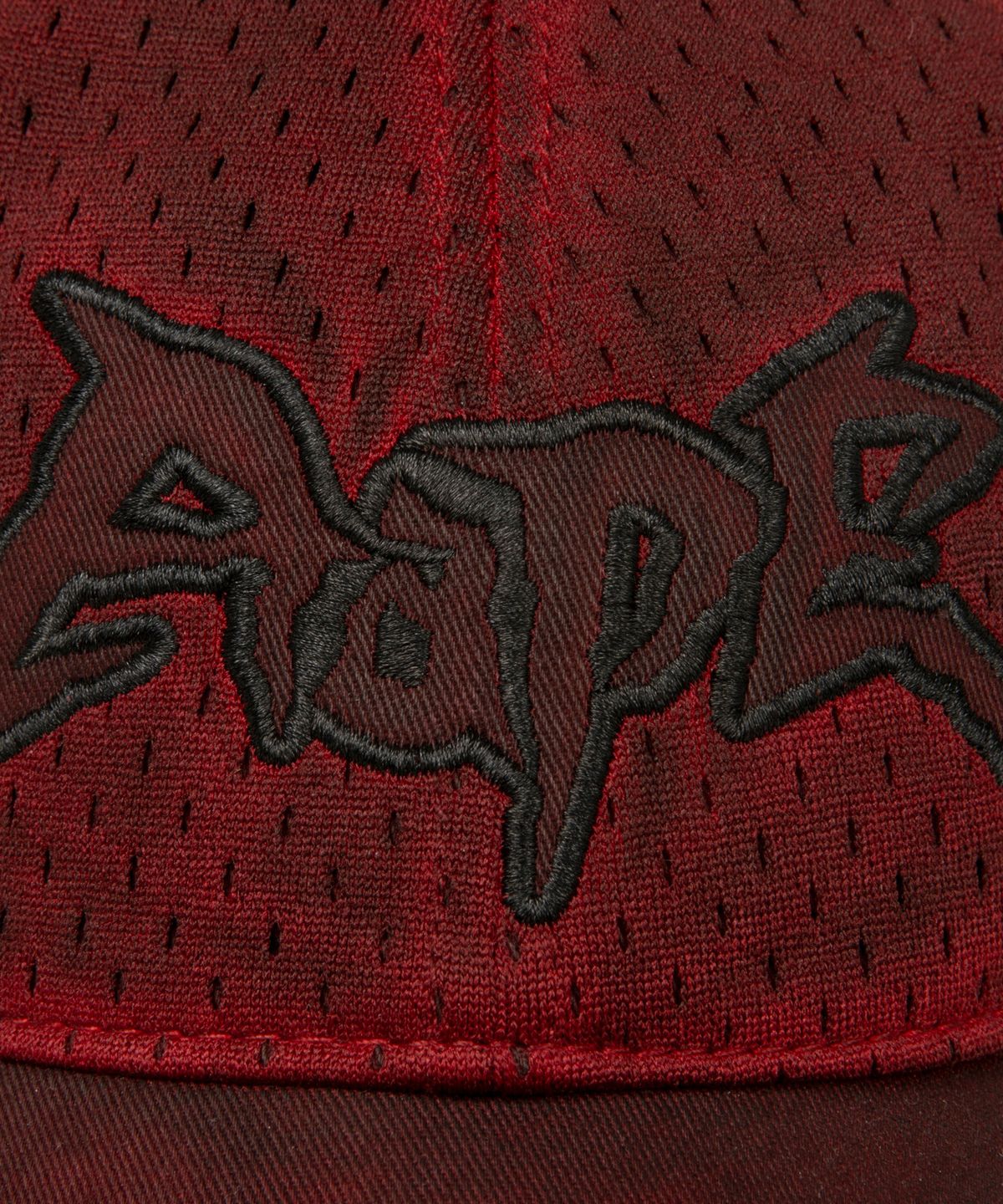 에이프(AAPE) 로고 자수 메쉬 캡 레드 / AAPCPM5382XXQRDL