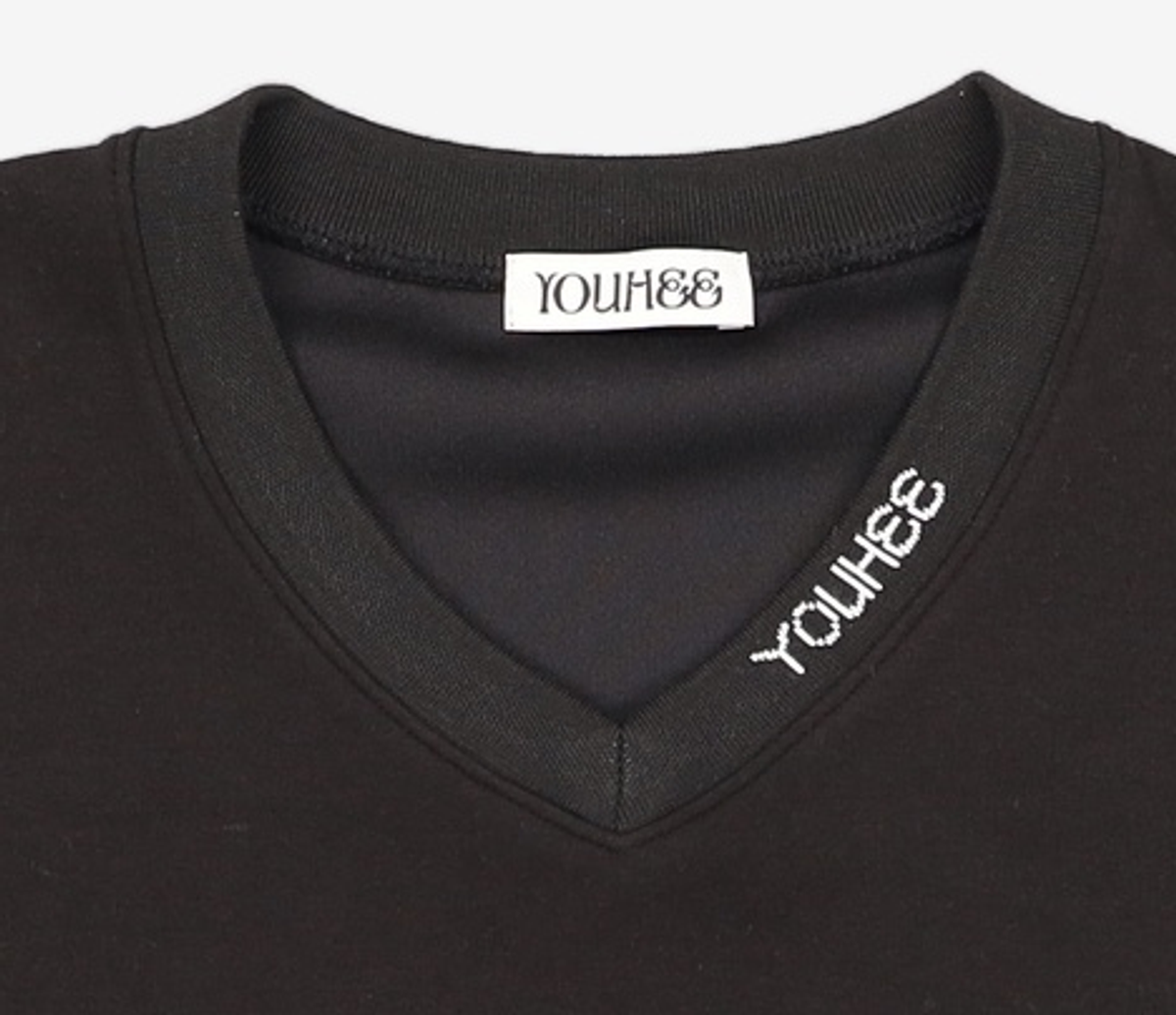 유희(YOUHEE) V-NECK LOGO SWEATSHIRTS BLACK FREE