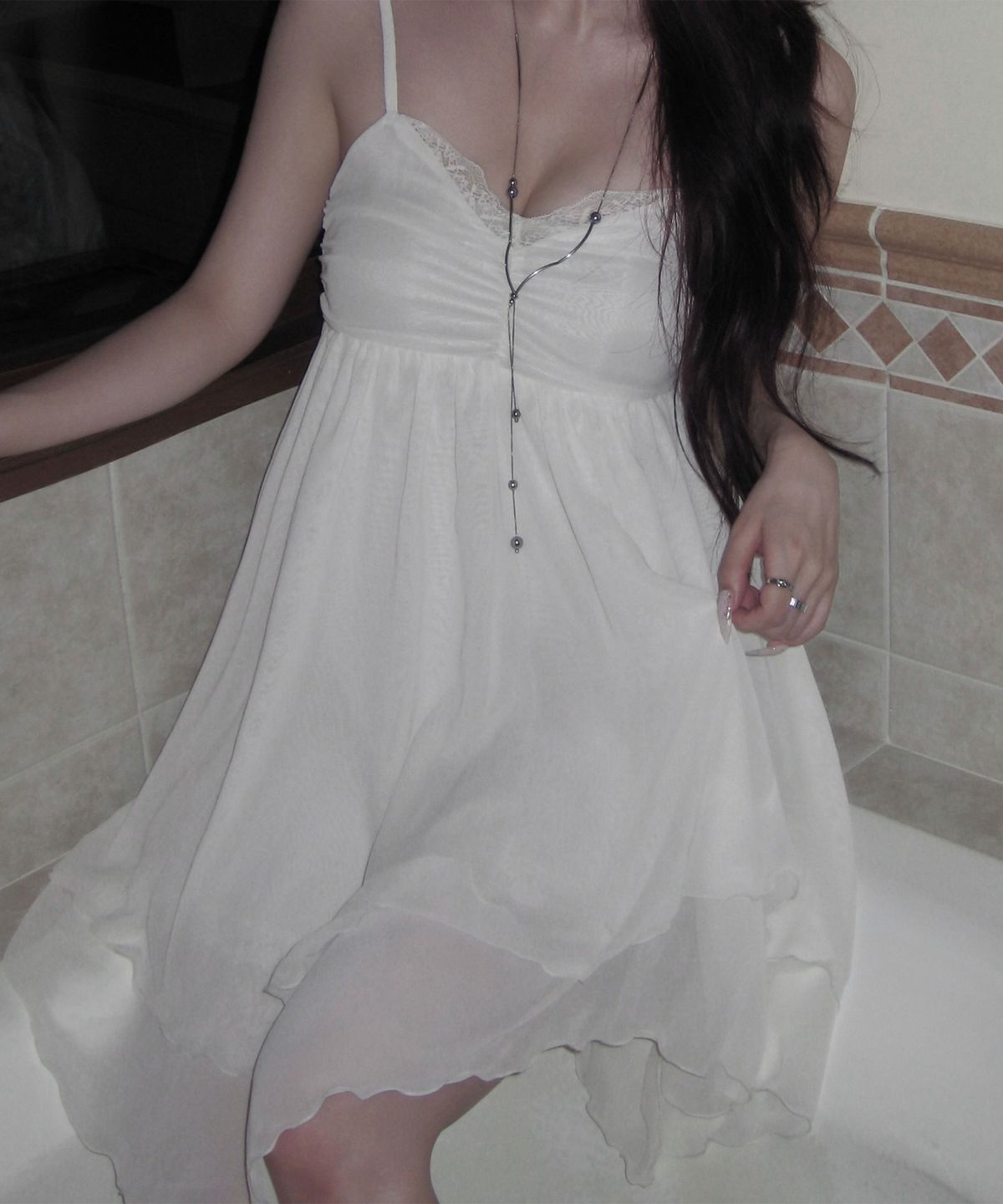 일리오(ILLIO) [빛오 x 일리오] Ivory Asymmetric Chiffon Dress