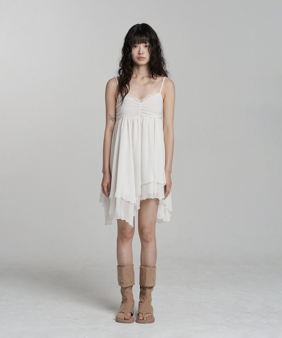 일리오(ILLIO) [빛오 x 일리오] Ivory Asymmetric Chiffon Dress