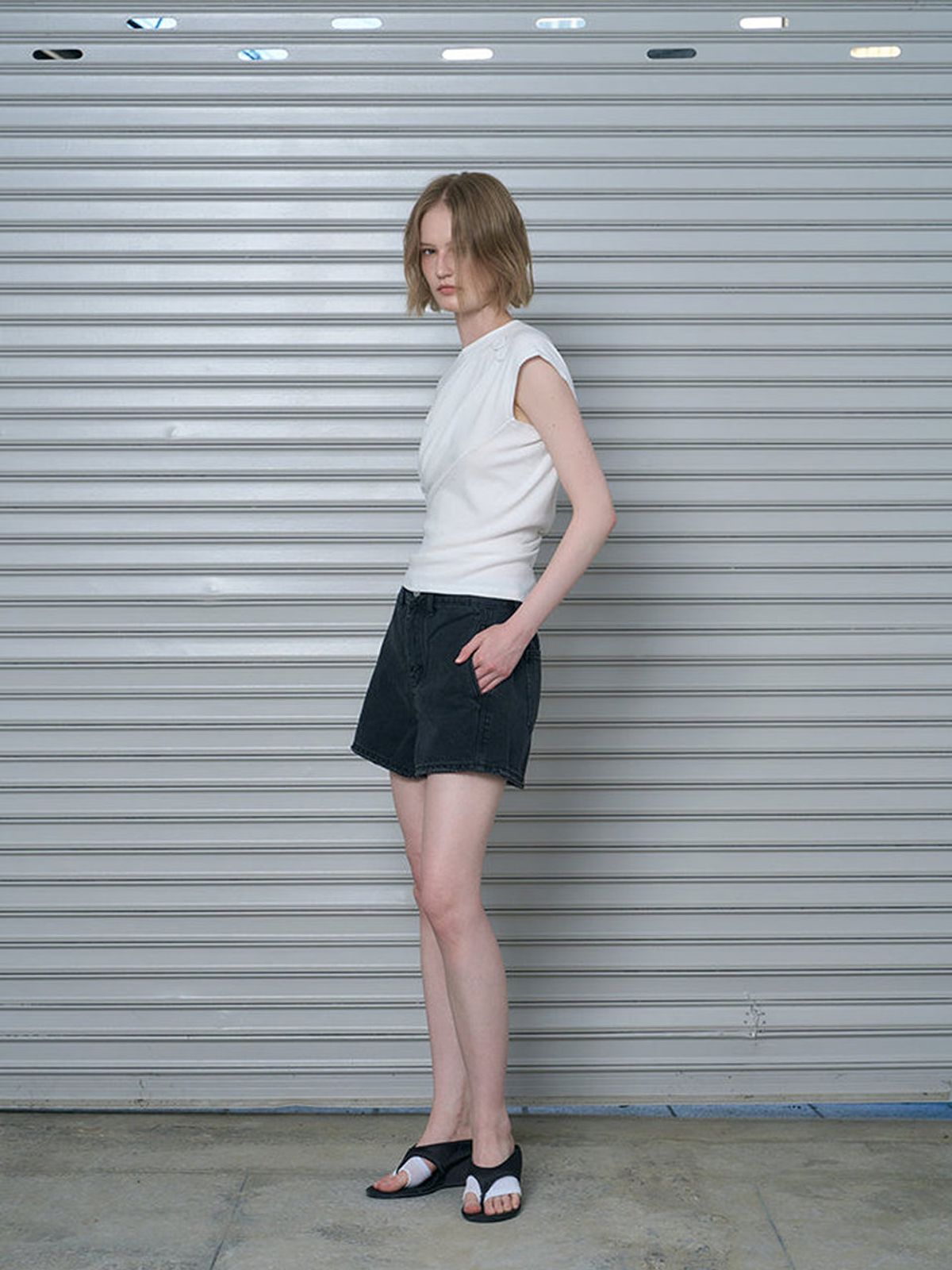 라미(RAMEE) 절개 드레이프 티셔츠 (3 COLOR)