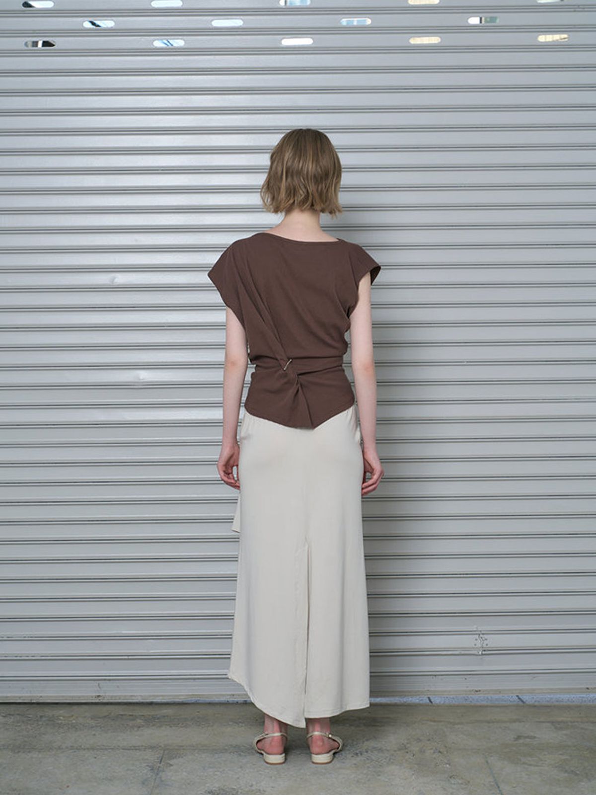 라미(RAMEE) 드레이프 버튼 롱 스커트 (BEIGE)