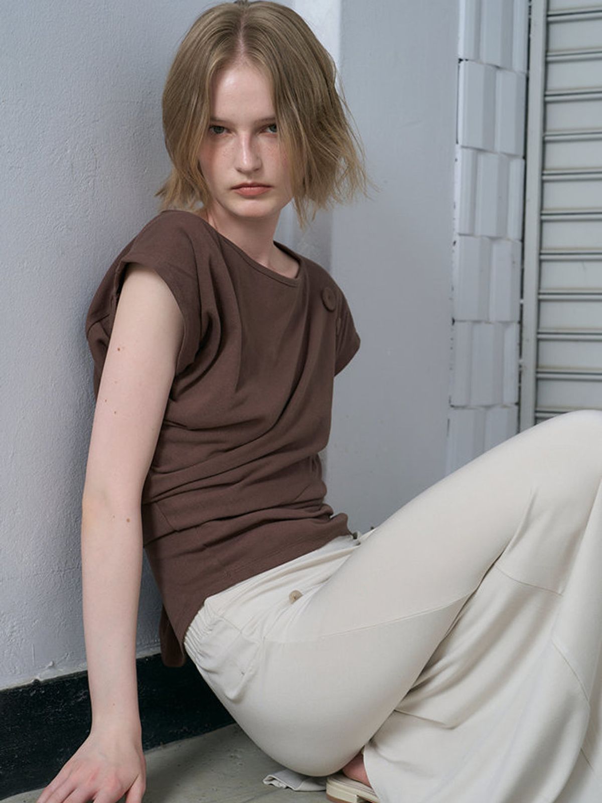 라미(RAMEE) 드레이프 버튼 롱 스커트 (BEIGE)