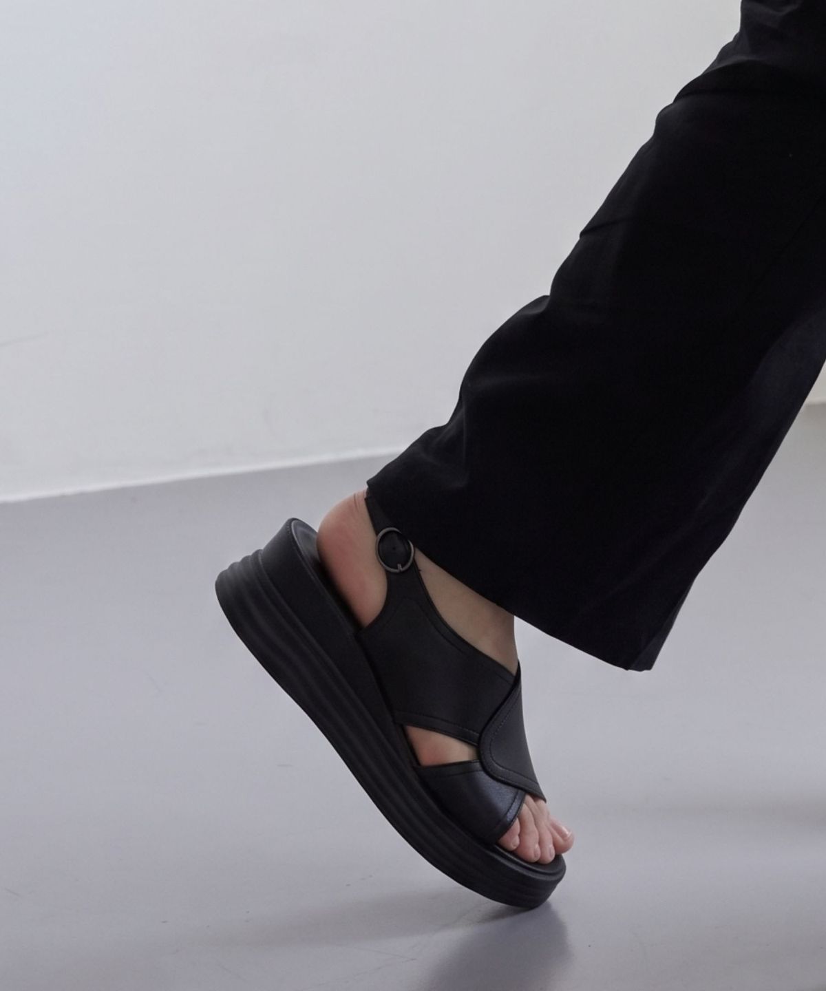 스퍼(SPUR) Nova Morden Strap Sandal 스트랩 샌들 6.5cm -WS9050 (2color)