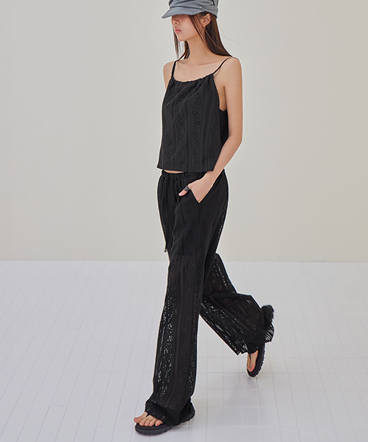 런던다다(LONDONDADA) Flower Punching Lace Wide Pants, BLACK