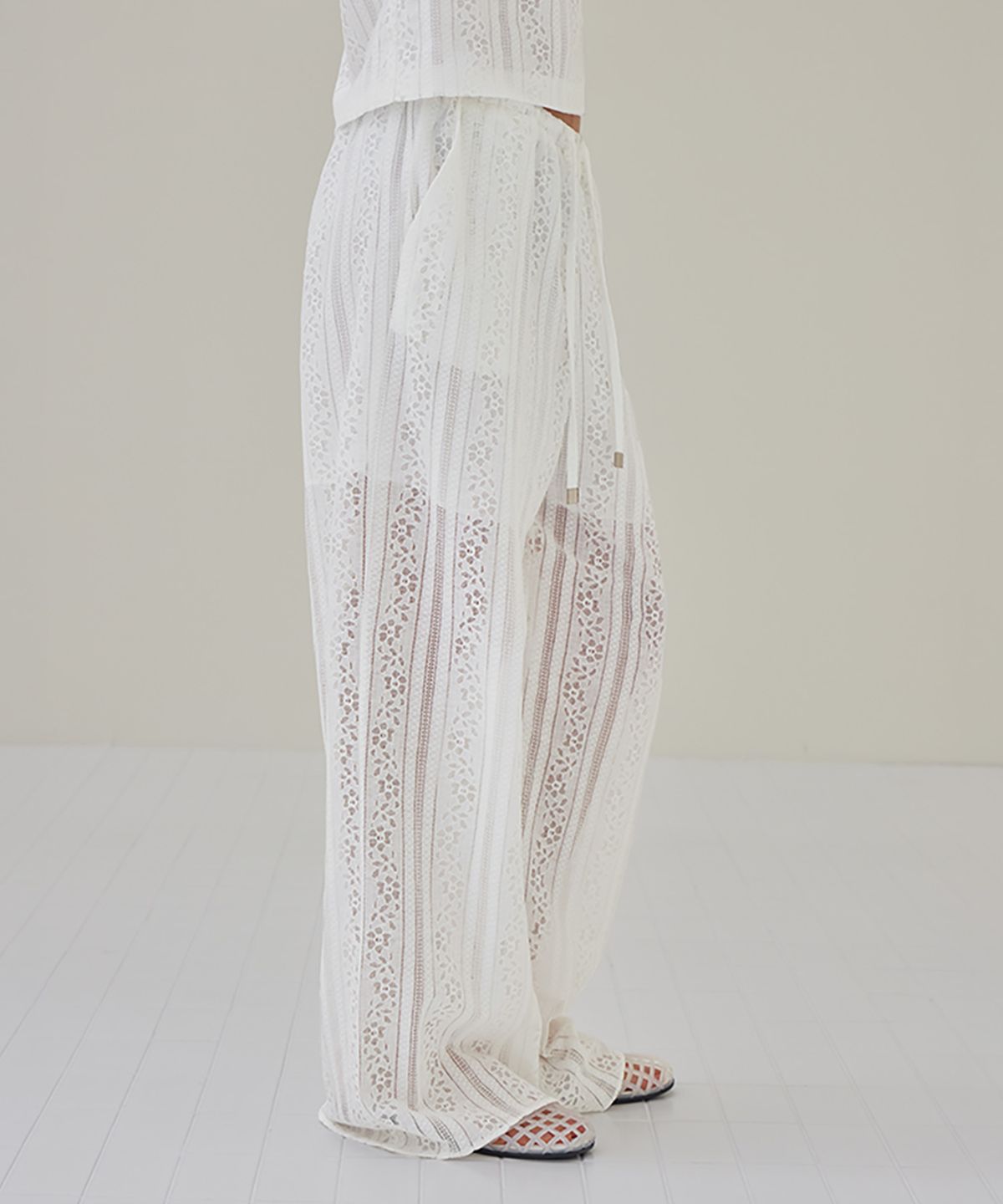 런던다다(LONDONDADA) Flower Punching Lace Wide Pants, WHITE