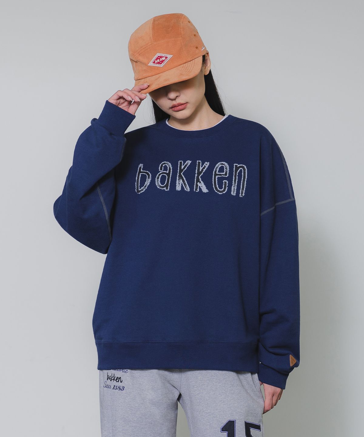 바켄(BAKKEN) [우먼]크랙 레터링 스웻 셔츠 BK5964 (4COLOR)