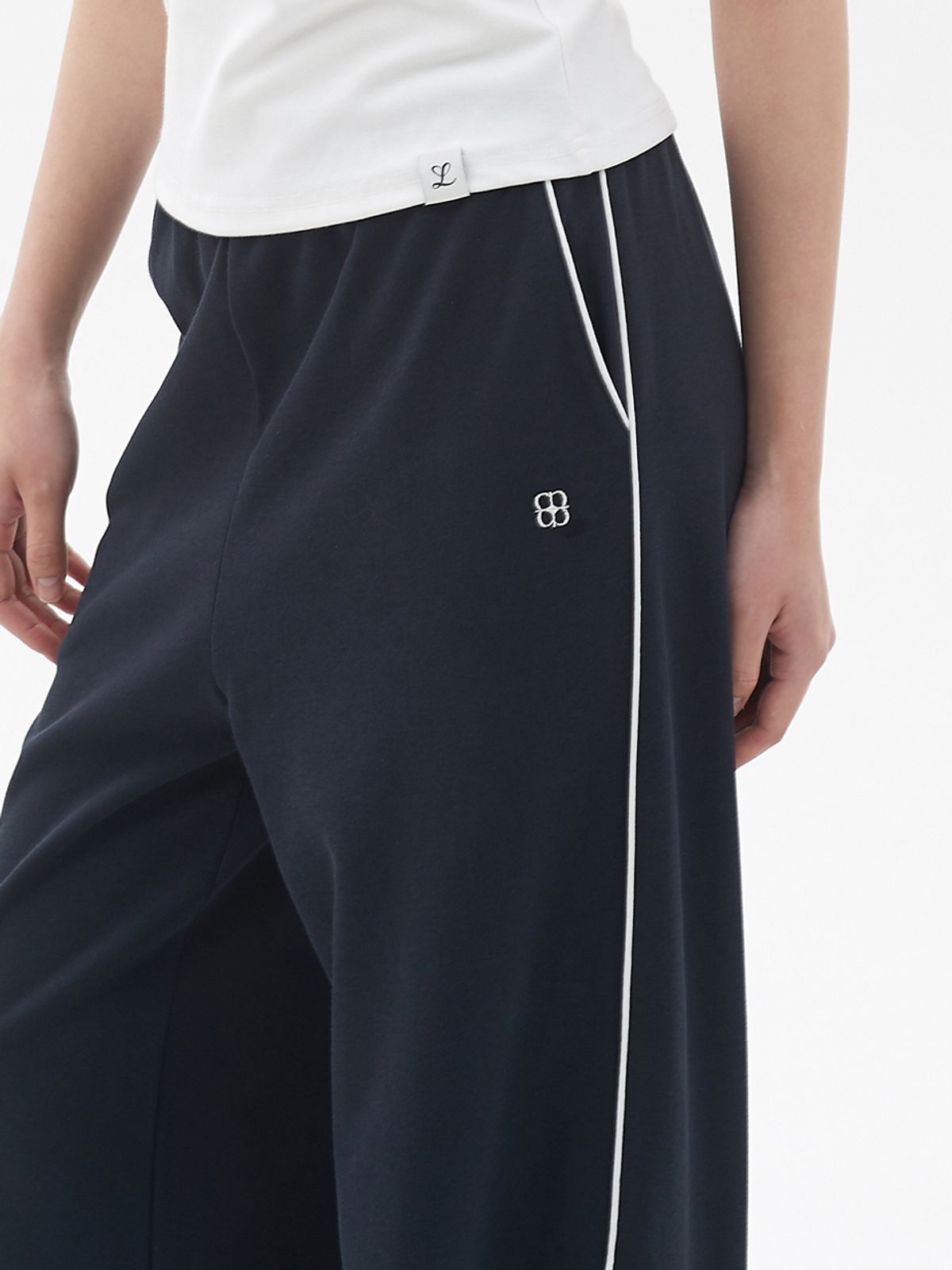 엘씨브이(LCVE) EMBROIDERY WIDE SWEAT PANTS_NAVY