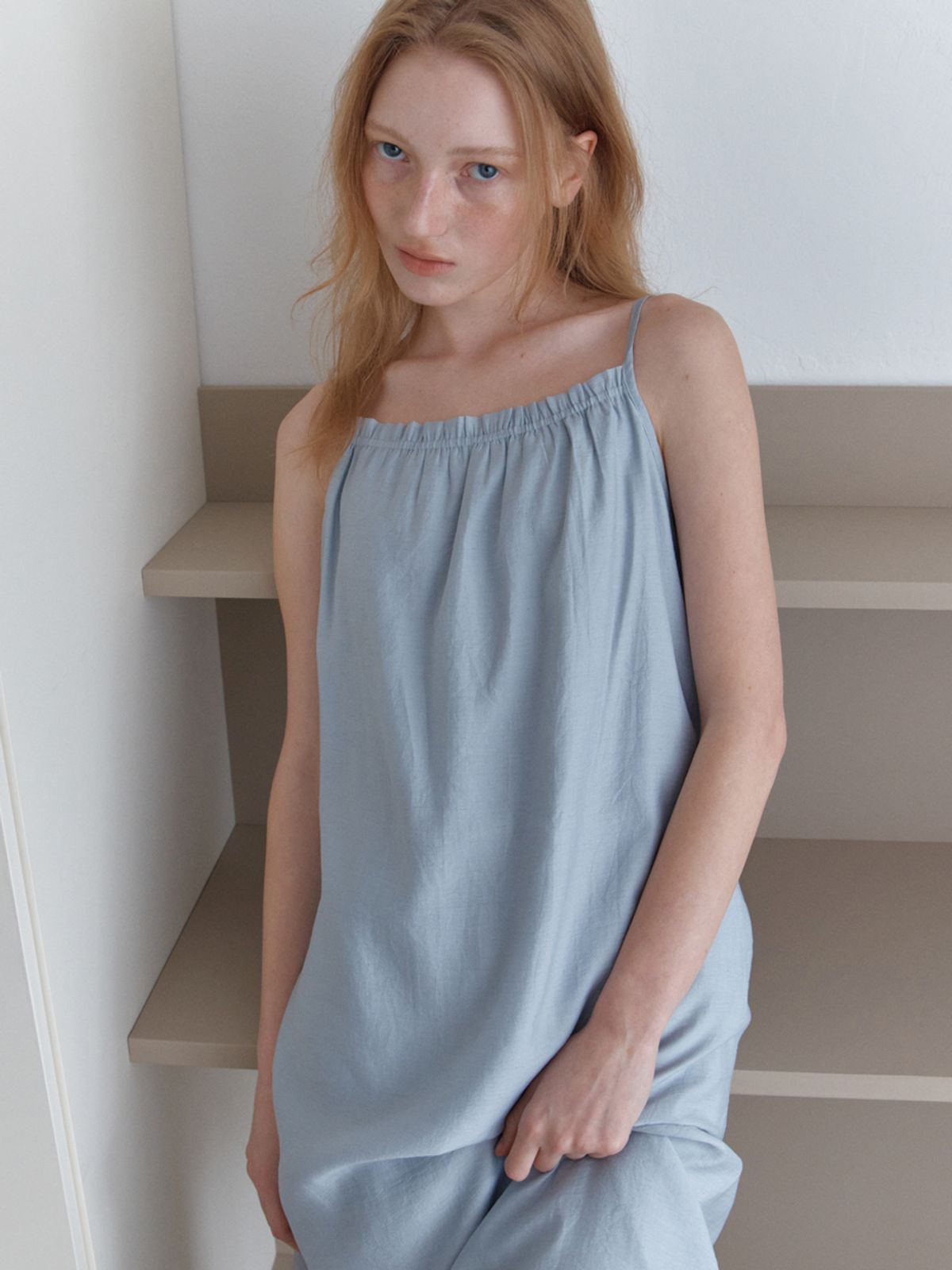 엘씨브이(LCVE) SHIRRING SLEEVELESS DRESS_LIGHT GRAY