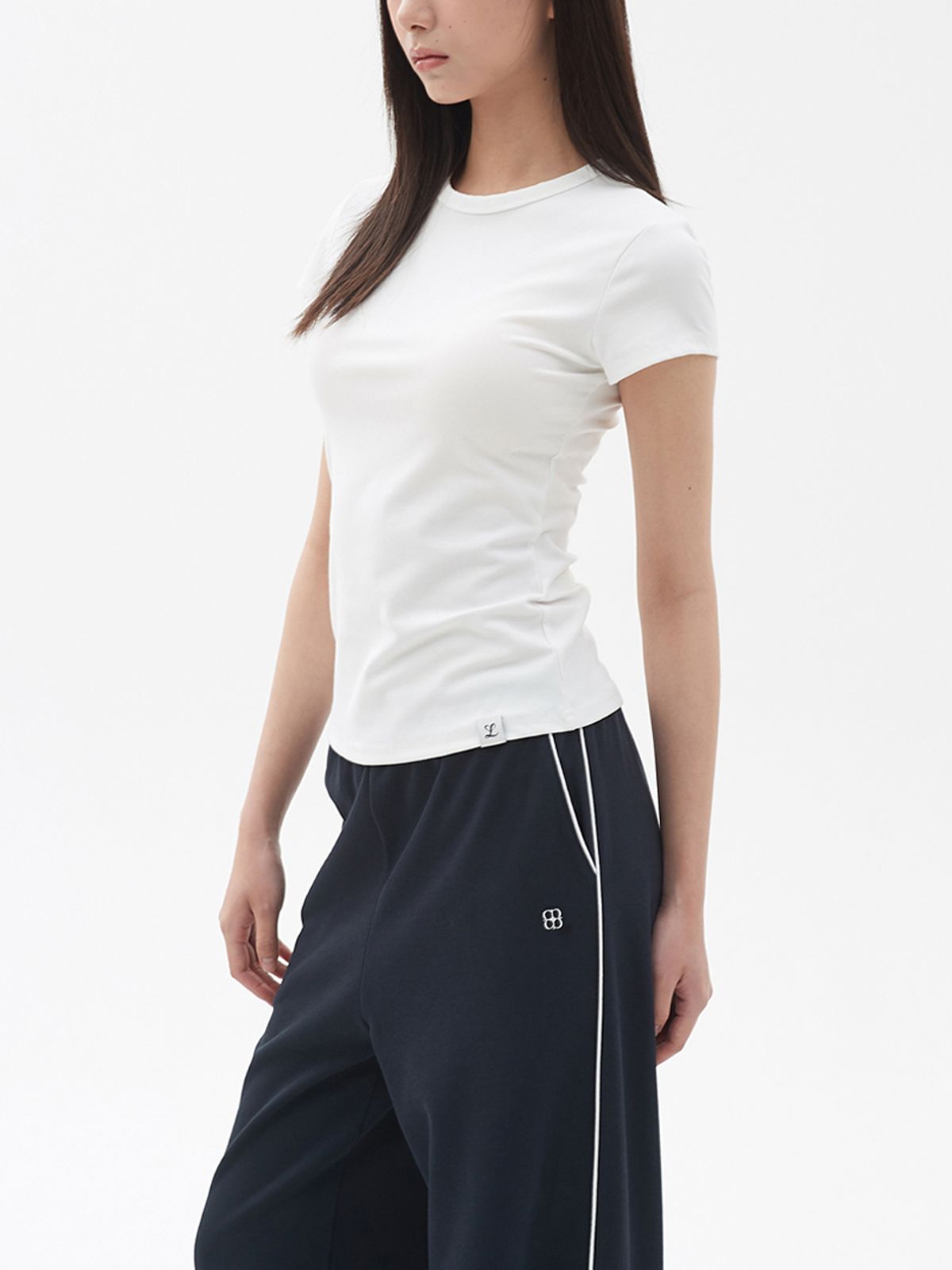 엘씨브이(LCVE) ROUND NECK BODYCON T-SHIRT_IVORY