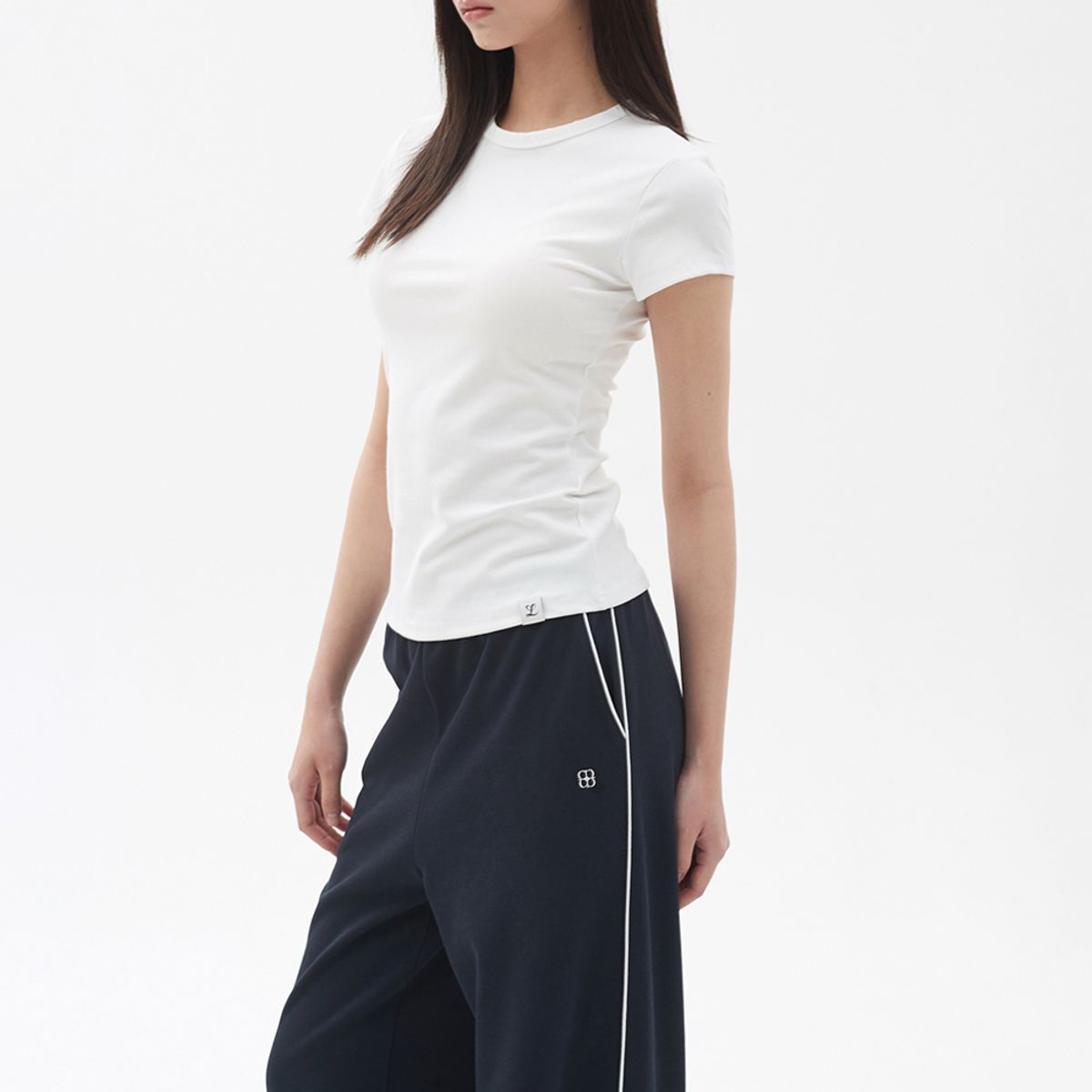 엘씨브이(LCVE) ROUND NECK BODYCON T-SHIRT_IVORY