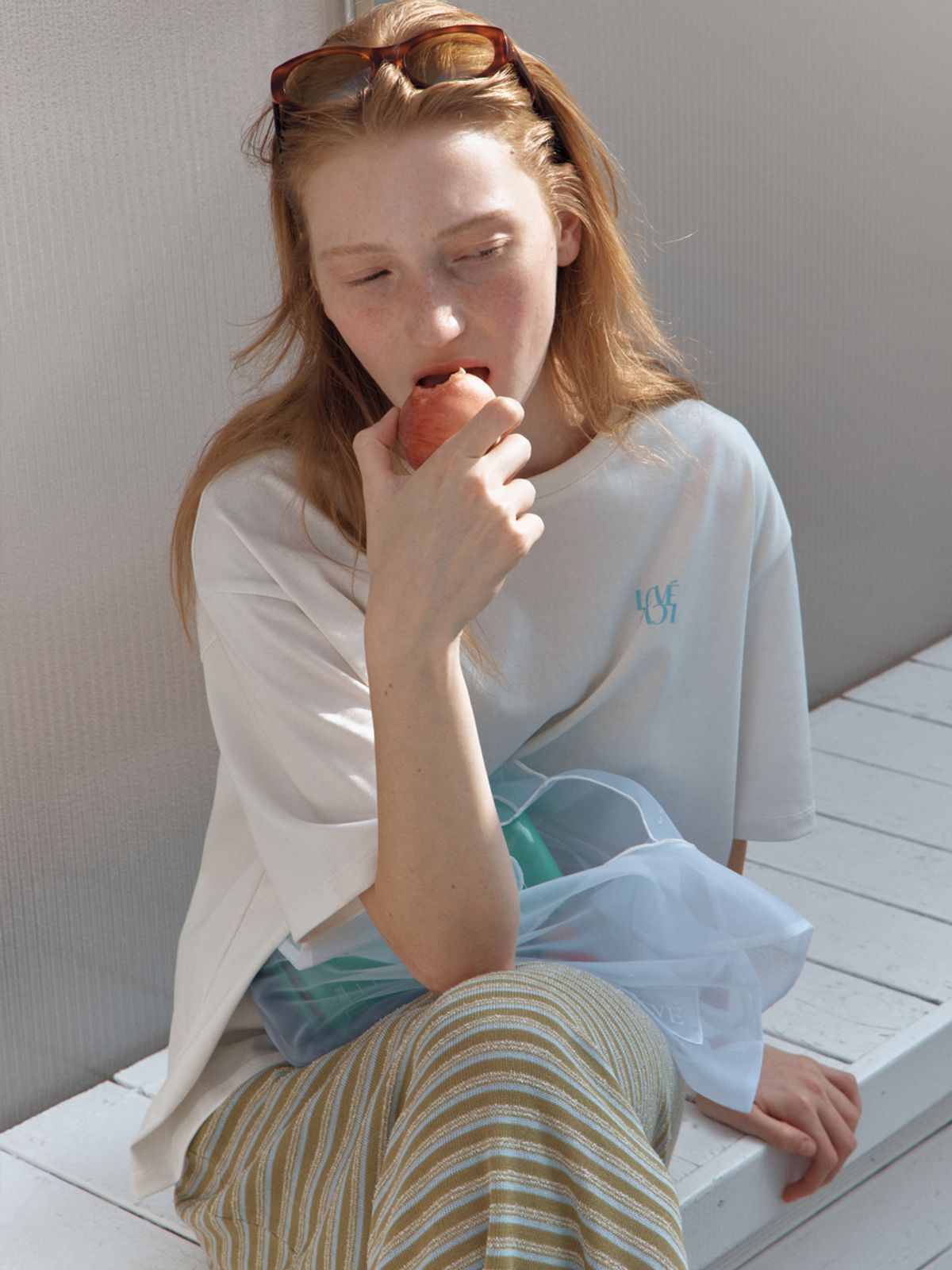엘씨브이(LCVE) GLEAM PRINTING PIGMENT T-SHIRTS_IVORY