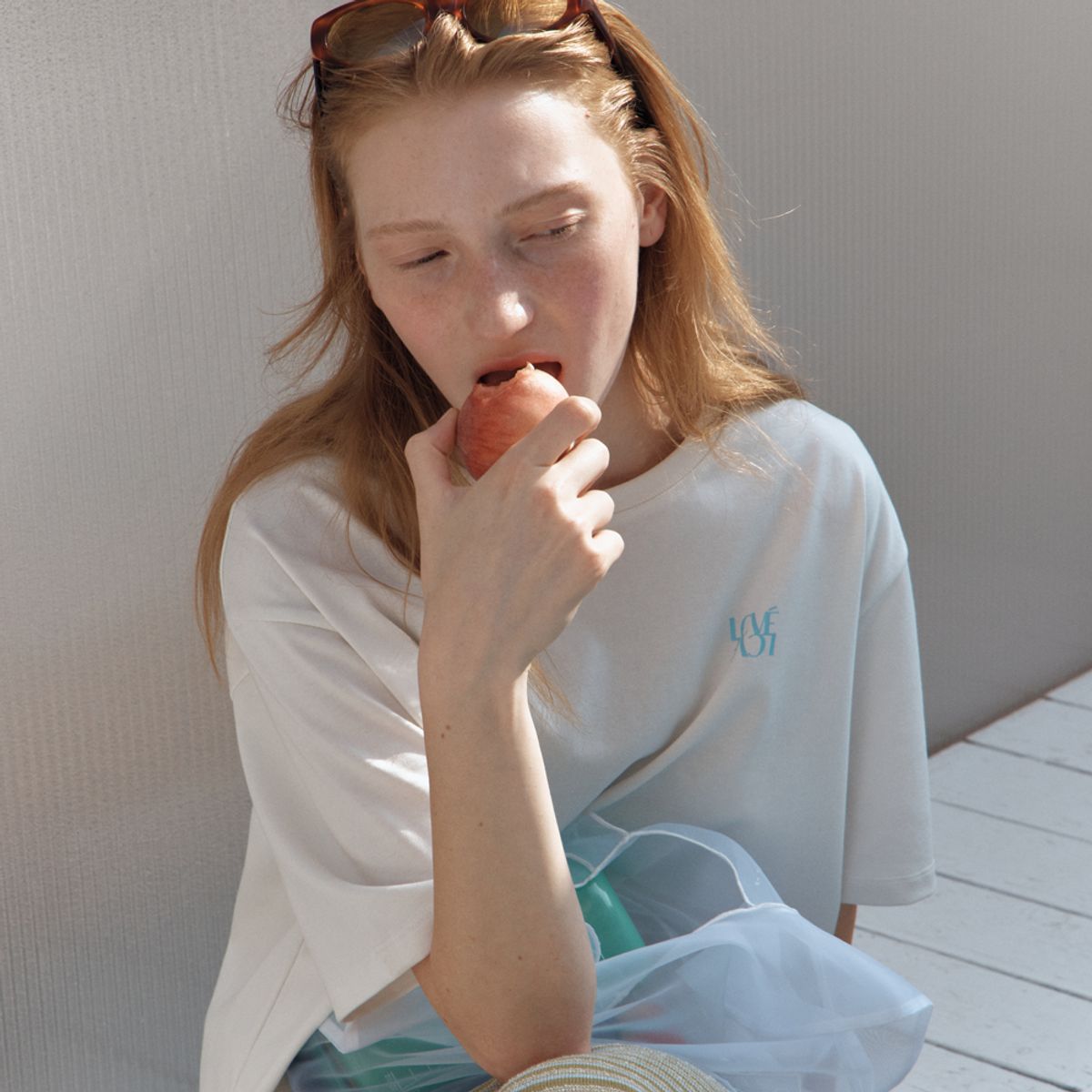 엘씨브이(LCVE) GLEAM PRINTING PIGMENT T-SHIRTS_IVORY