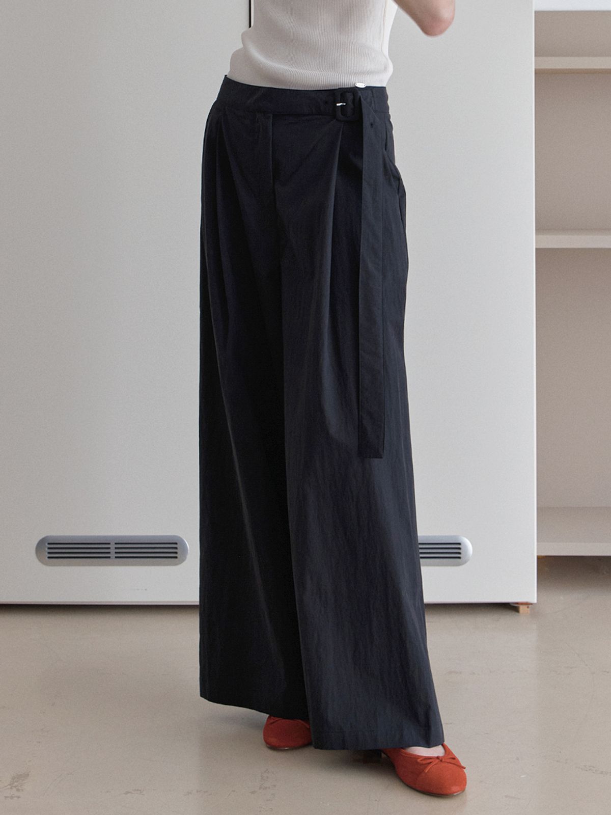 엘씨브이(LCVE) PIN-TUCK WIDE BELTED PANTS_BLACK