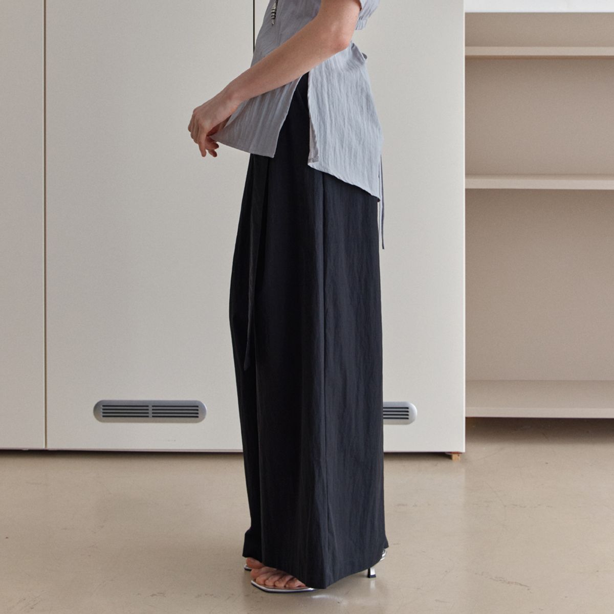 엘씨브이(LCVE) PIN-TUCK WIDE BELTED PANTS_BLACK