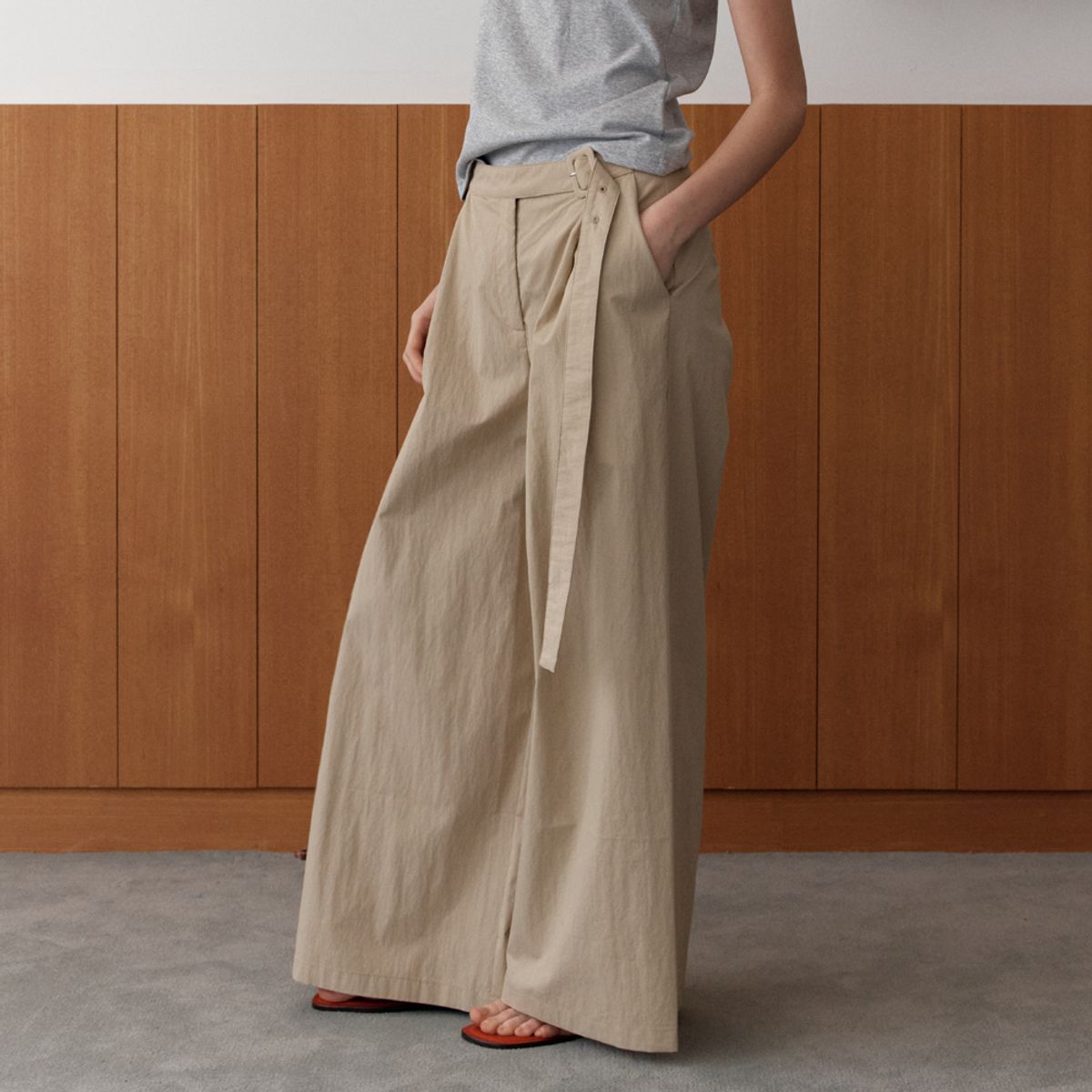 엘씨브이(LCVE) PIN-TUCK WIDE BELTED PANTS_BEIGE