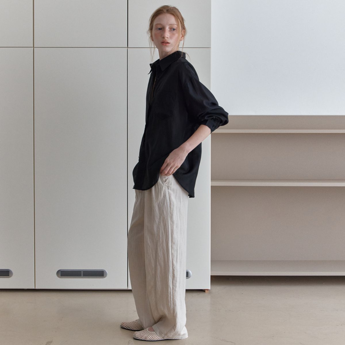 엘씨브이(LCVE) CURVED STITCH WIDE-FIT PANTS_BEIGE