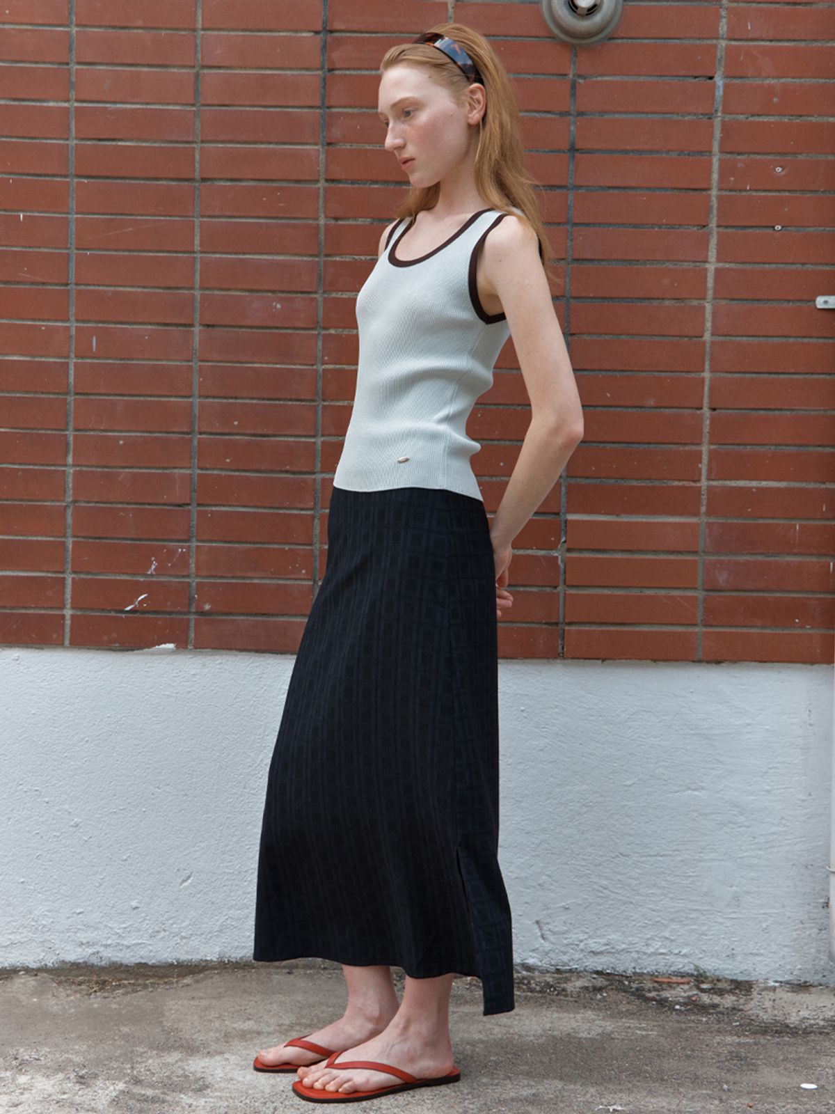엘씨브이(LCVE) TEXTURED SLIT SKIRT_BLACK