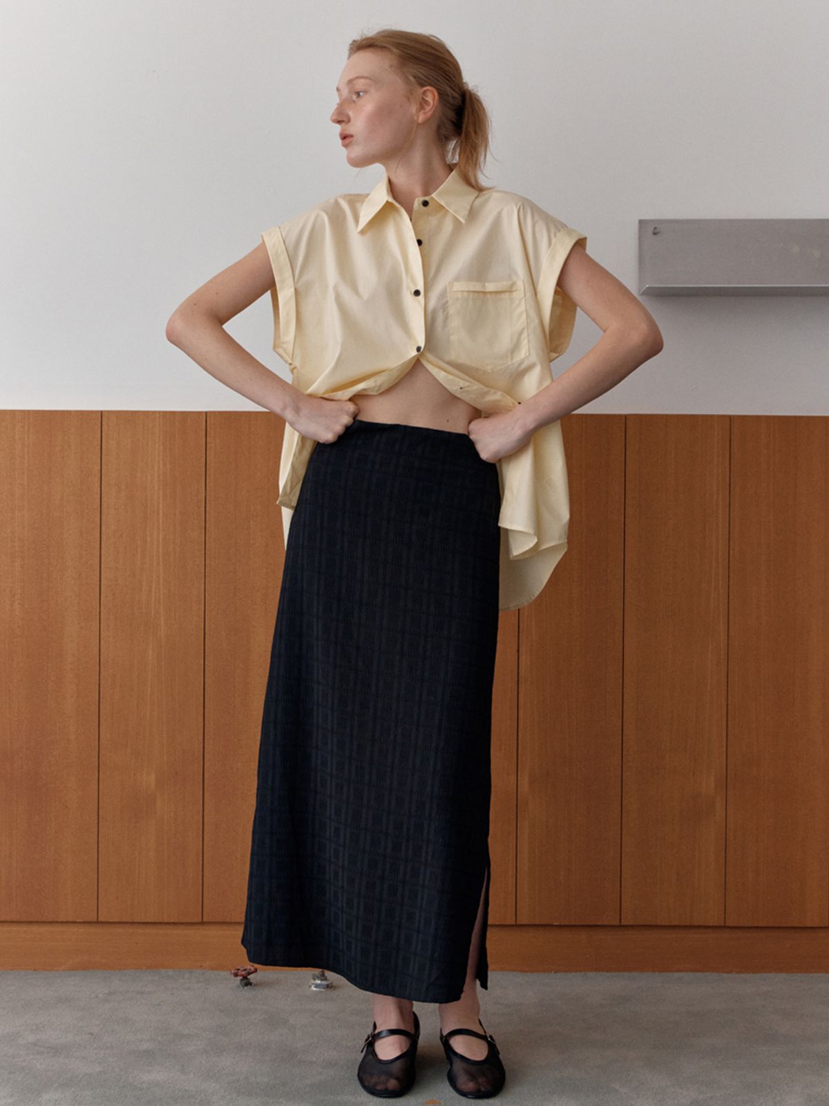 엘씨브이(LCVE) TEXTURED SLIT SKIRT_BLACK