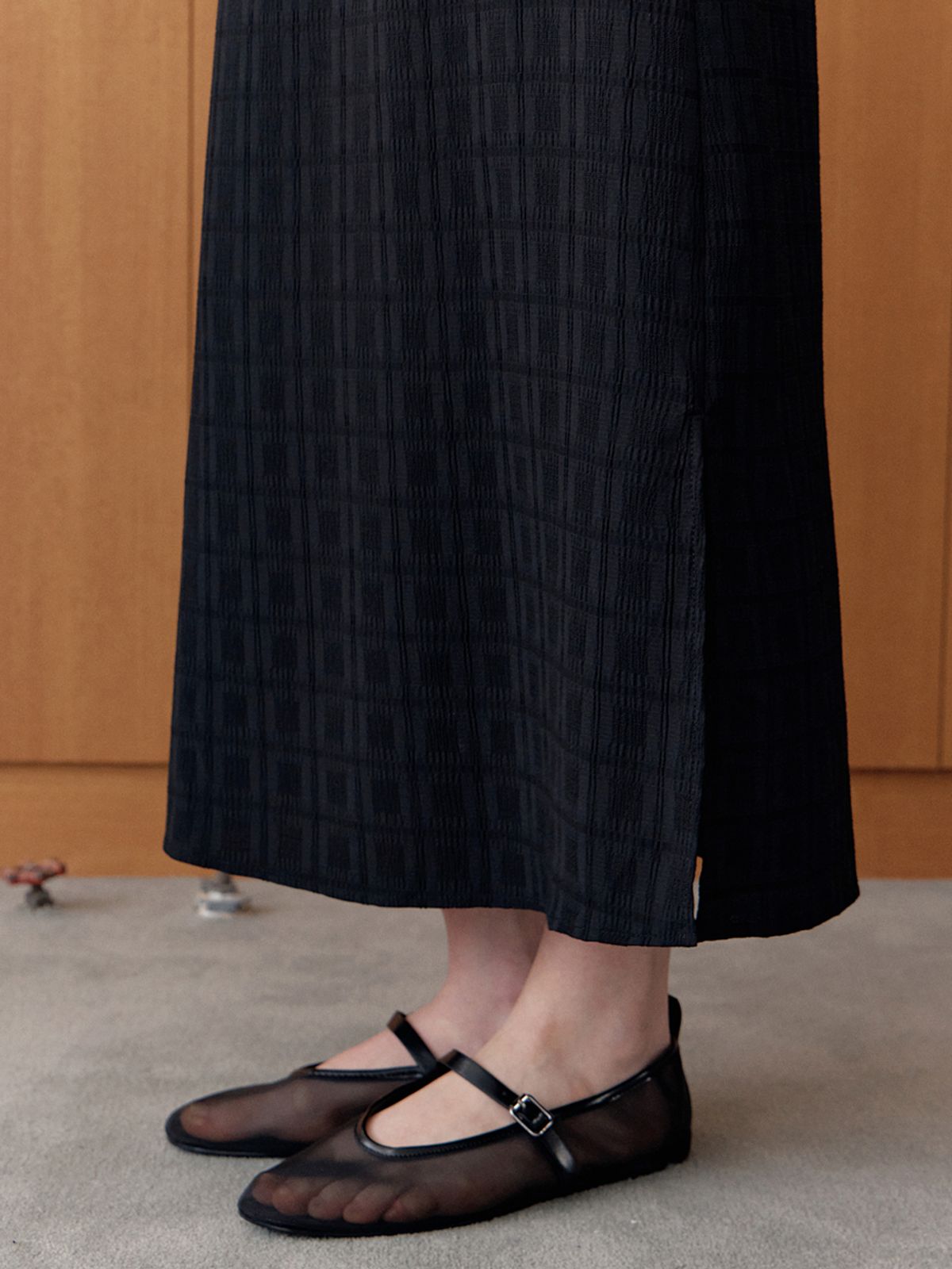 엘씨브이(LCVE) TEXTURED SLIT SKIRT_BLACK