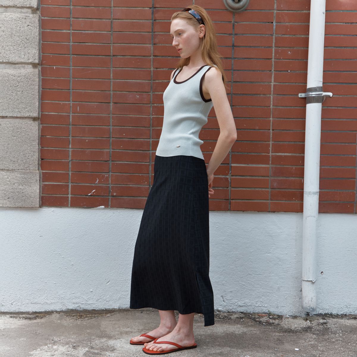엘씨브이(LCVE) TEXTURED SLIT SKIRT_BLACK