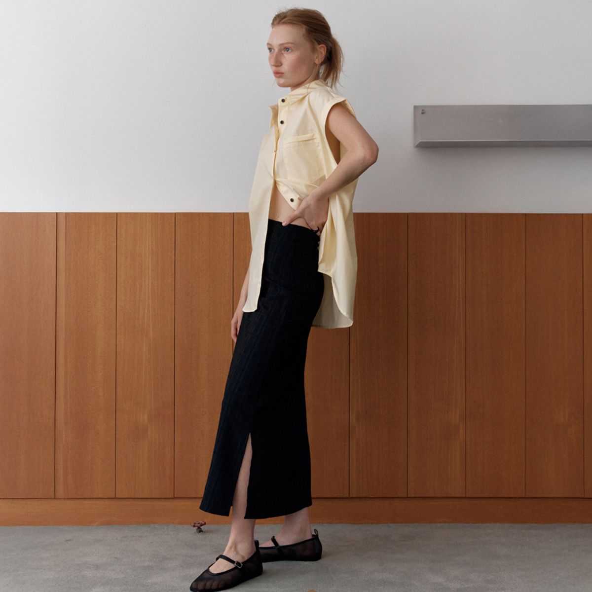 엘씨브이(LCVE) TEXTURED SLIT SKIRT_BLACK
