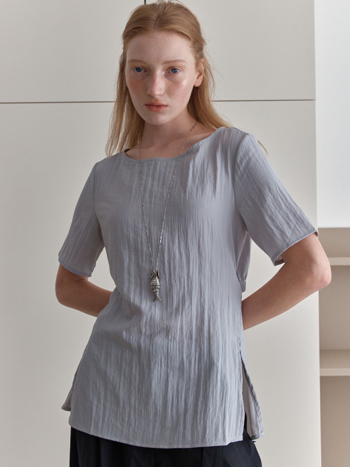 엘씨브이(LCVE) BACK CUT-OUT BLOUSE TOP_LIGHT GRAY